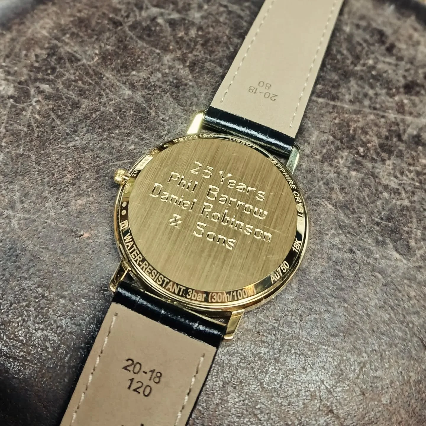 Keeping busy this time of year! Recently engraved this gorgeous gold watch to match a watch engraved a few years ago. 

#gold #watch #silver #jewellery #jeweller #ukjewellery #silver #watchstrap #handmade #craftskills #personalised #engraved #wristwa