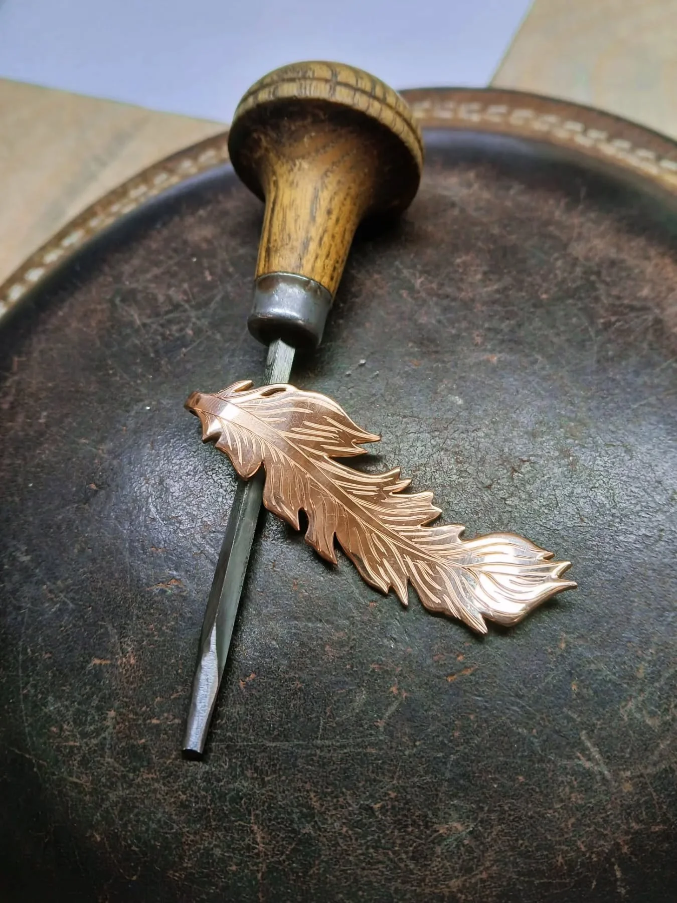 Check out this lovely broach that was sent in. The feather detail flows beautifully, and the shape perfectly complements the design. Being hand engraved, it looks amazing when light hits them cuts! My customer also sent me two matching earrings to en
