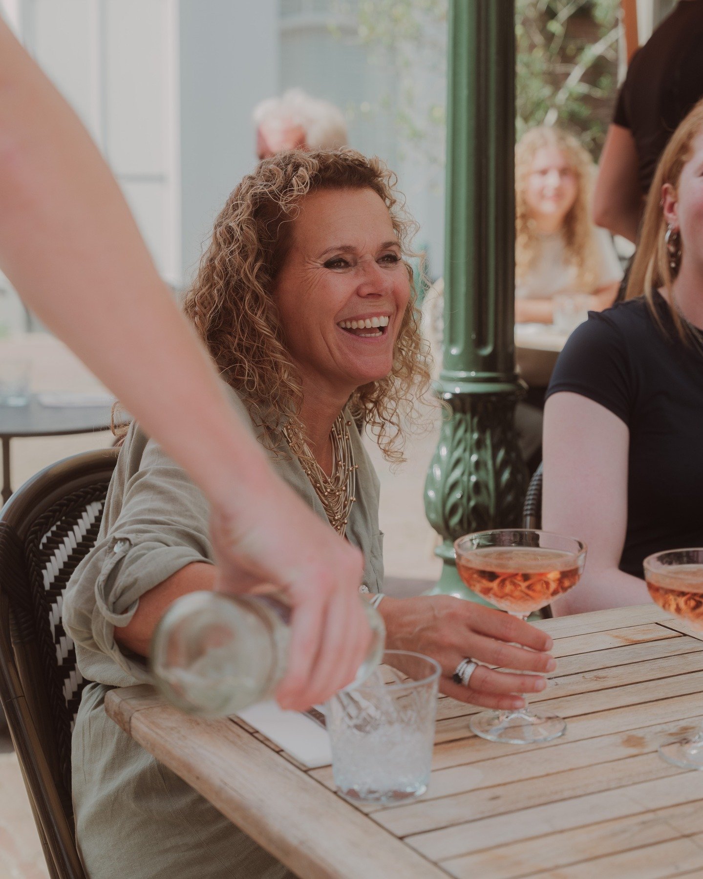 Het was zover, de eerste gasten zijn afgelopen weekend komen genieten van ons verrassingsmenu met de Tafel van Bourgondie!

De reacties waren hartverwarmend en precies waar we op hoopten. Omdat we dit nieuwe begin groots willen vieren, hebben we een 