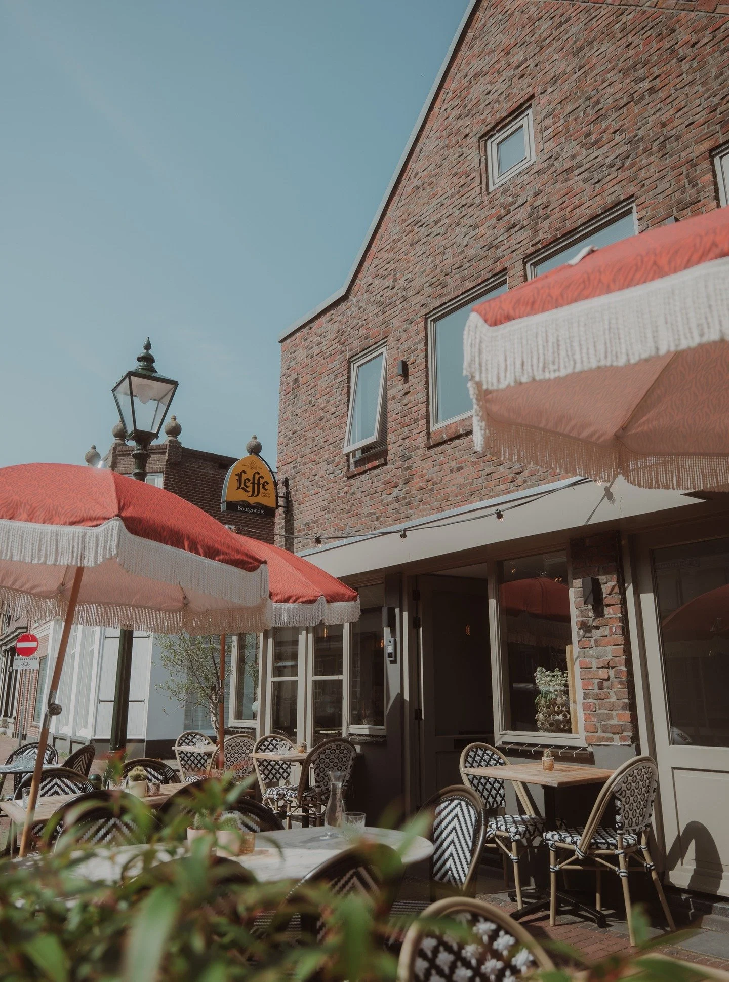Sunny days! Zien we je vrijdag of zaterdag bij ons? Reserveer je tafel voor diner, schuif aan voor de borrel. De plannen voor het weekend worden vast gemaakt 🥂

📍 Bourgondie, Dorpsstraat 82a, Warmond. Vrijdag en zaterdag vanaf 17 uur.