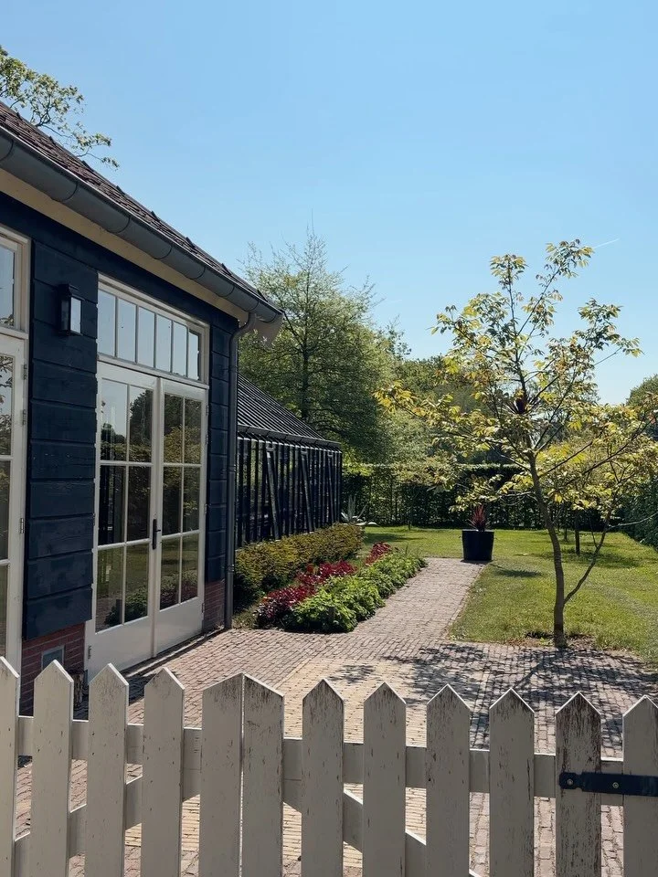 TWEEDE PINKSTERDAG 📍 Bourgondie pop-up caf&eacute; bij de oranjerie van Landgoed Oostergeest! Speciaal voor de dag van het kasteel staan wij klaar om bezoekers te voorzien van lekkere koffie met gebak, belegde ciabattas en ijskoude dranken vanaf 10 
