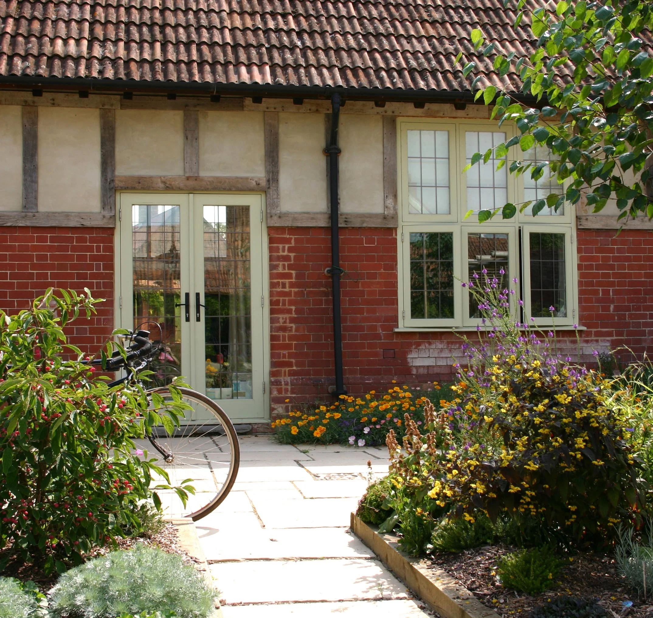 River Barn courtyard garden