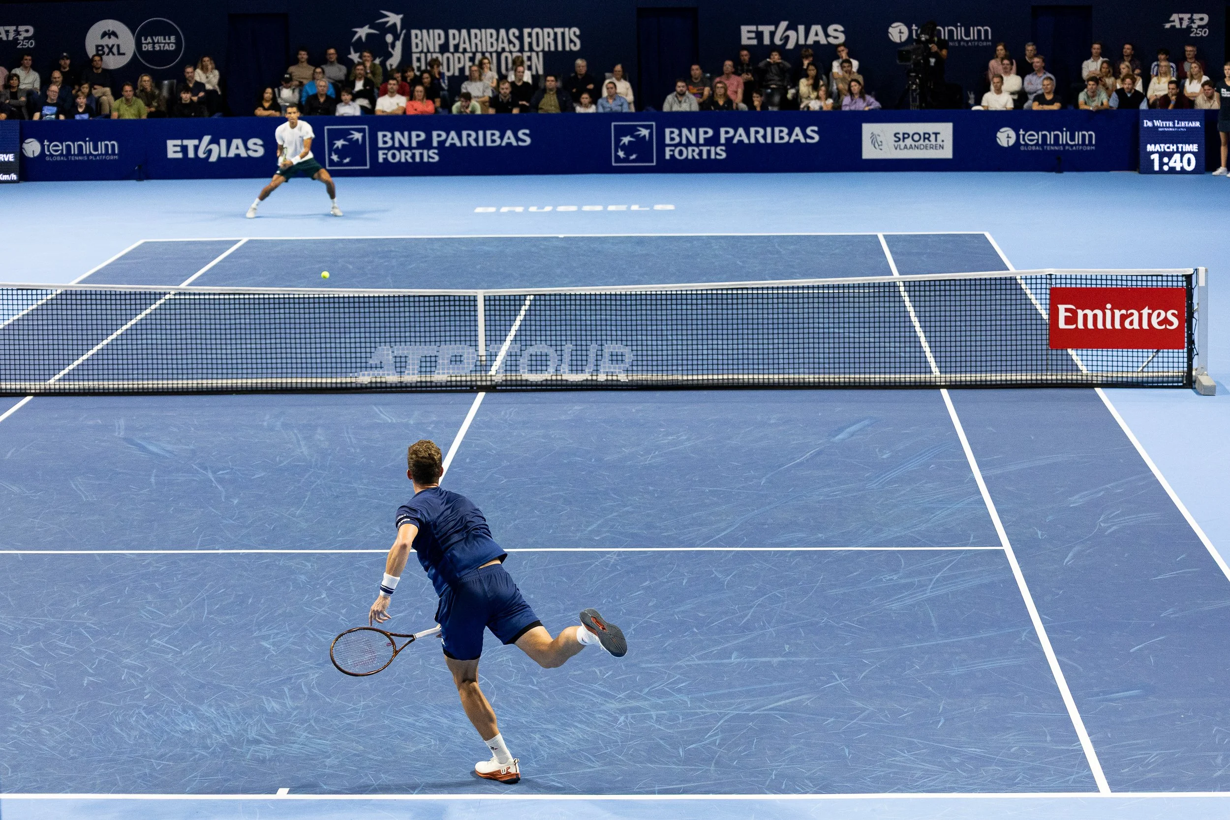 BNP_Pariba_Lehecka_serving_against_Aliassime.jpg