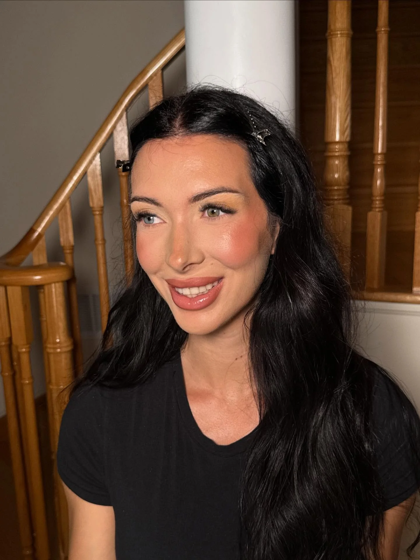 Signature Soft glam &hellip;. A base that&rsquo;s camera ready in every lighting ✨

The kind of makeup that never goes out of style 💄

Mississauga &bull; Toronto &bull; GTA
Website open for bookings, link in bio ⬆️🔝

#SoftGlamMakeup
#GTAMakeupArtis