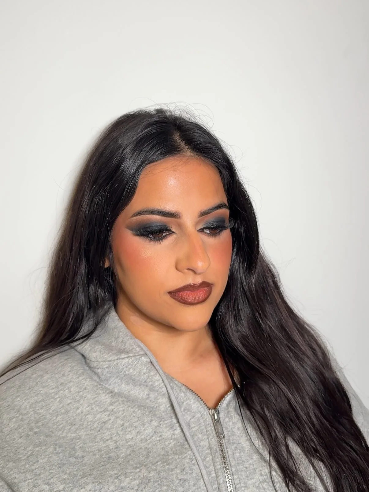 Smokey full glam ✨🖤
(Color match swatch was removed aha)

Offering full glam makeup services with a flawless, long-wear finish for your events, shoots, and nights out.

I&rsquo;m currently taking new clients &mdash; DM to book your spot.

My website