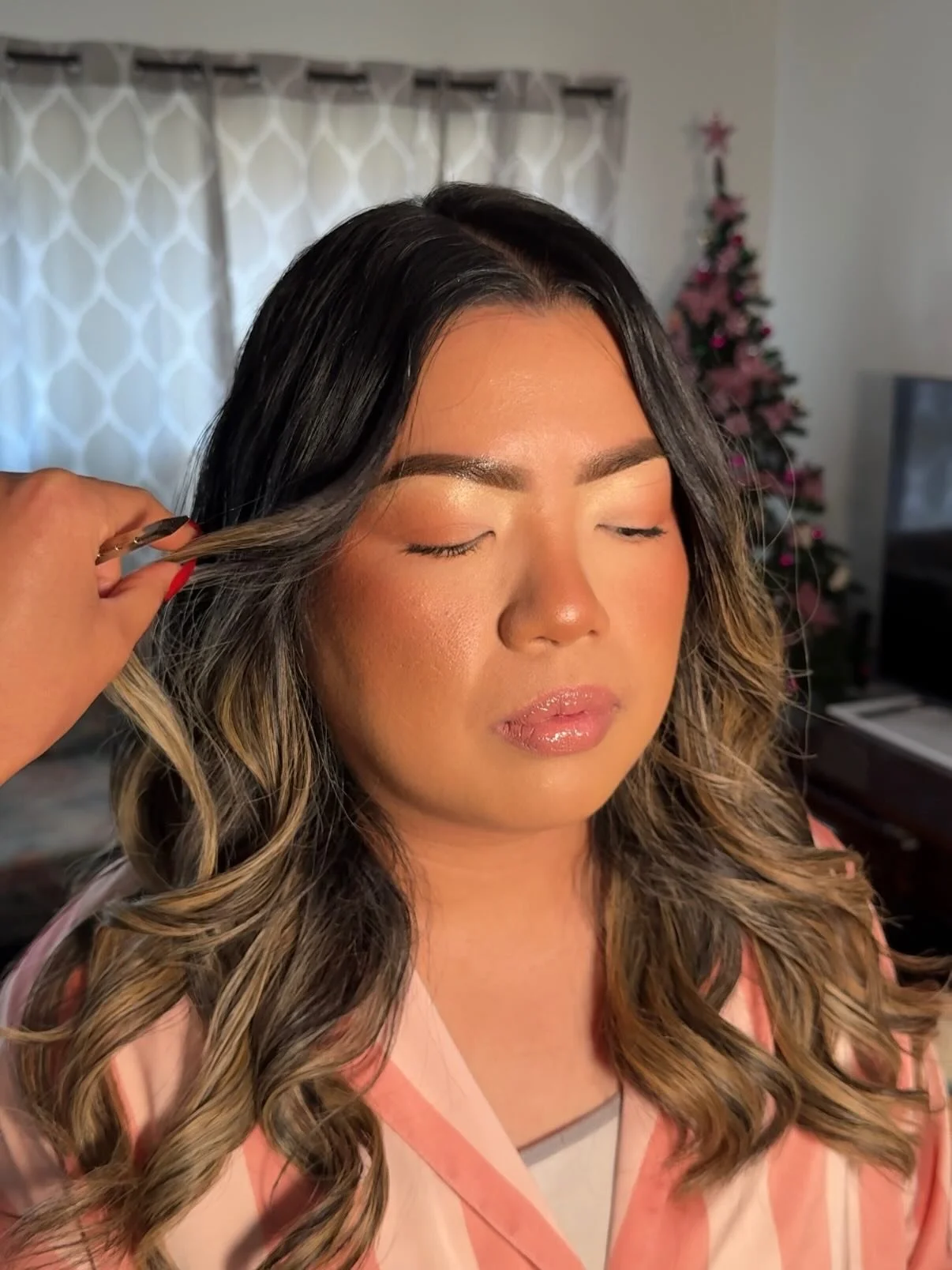 Signature soft glam + dry bar hairstyling for her graduation day ✨

Mobile services Mississauga + GTA 📍

BOOK ONLINE ⬇️
MakeupWithEliza.ca

#Softglam #makeupartistnearme #mississaugamakeupartist #muatoronto #makeupartisttoronto