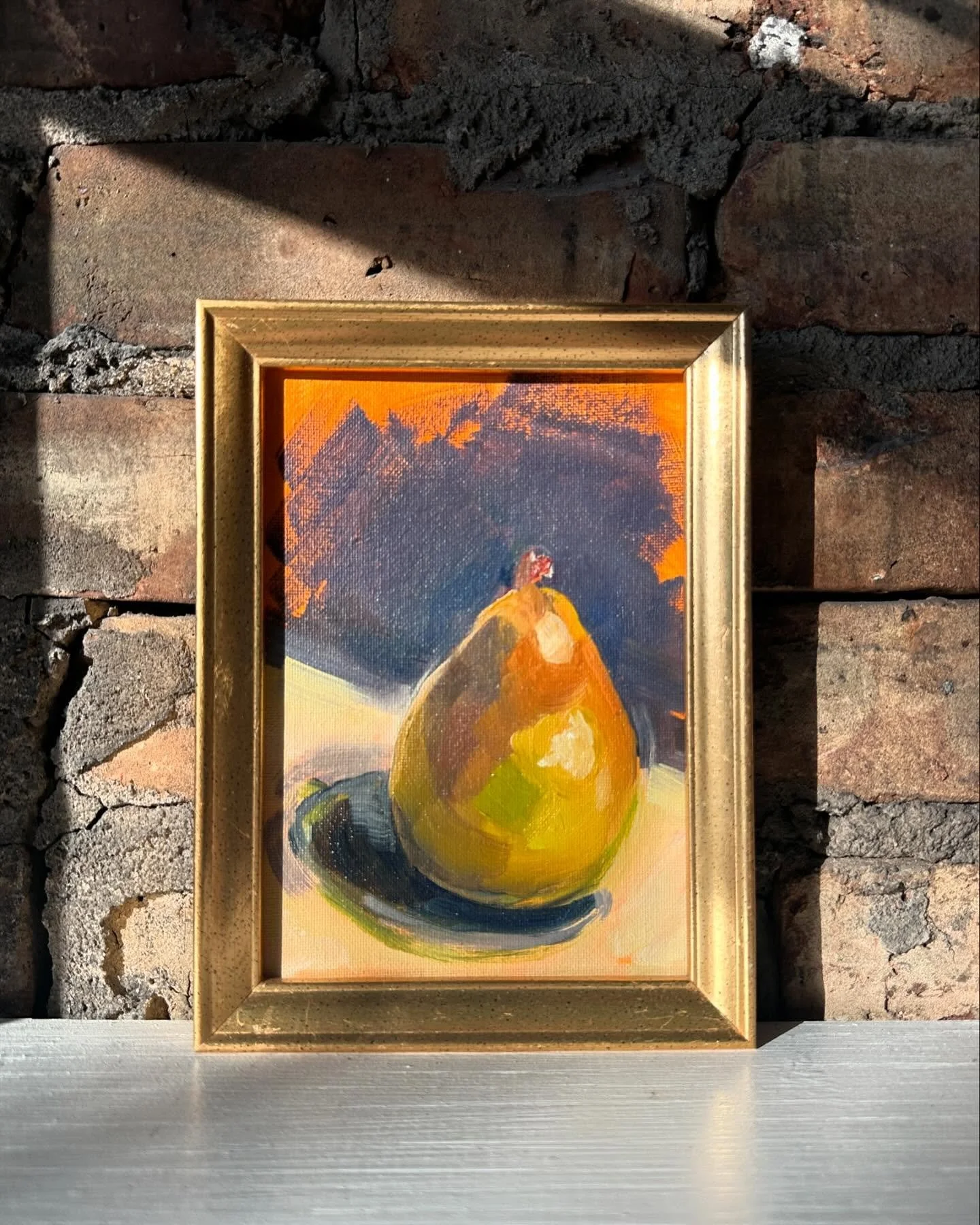 Pears seem like a holiday fruit so throwback to this quick pear painting I did after picking up free pears from a neighbor. #oilpainting #pears #stilllife #painter
