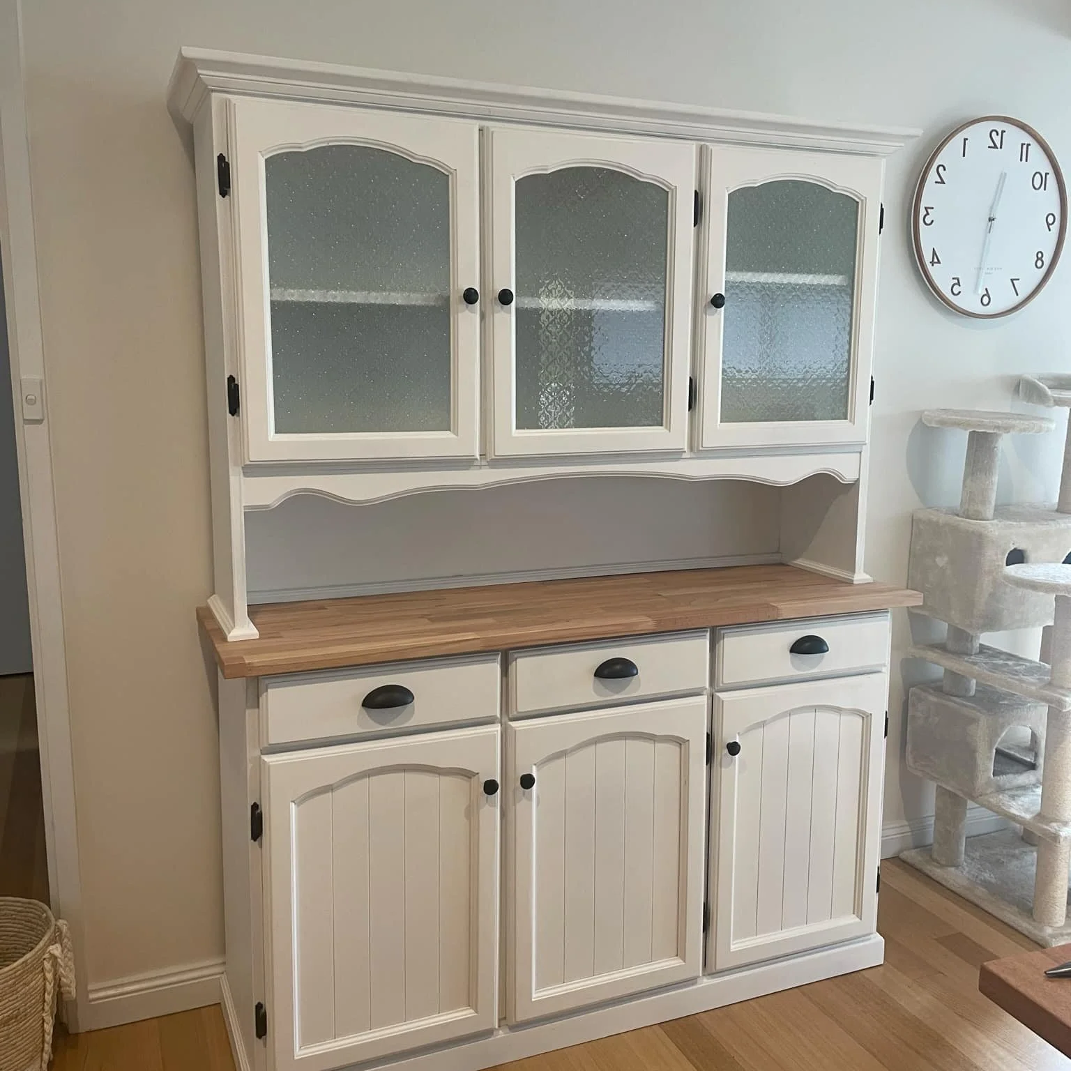 Country farmhouse sideboard in off-white and natural timber with farmhouse drawer pulls