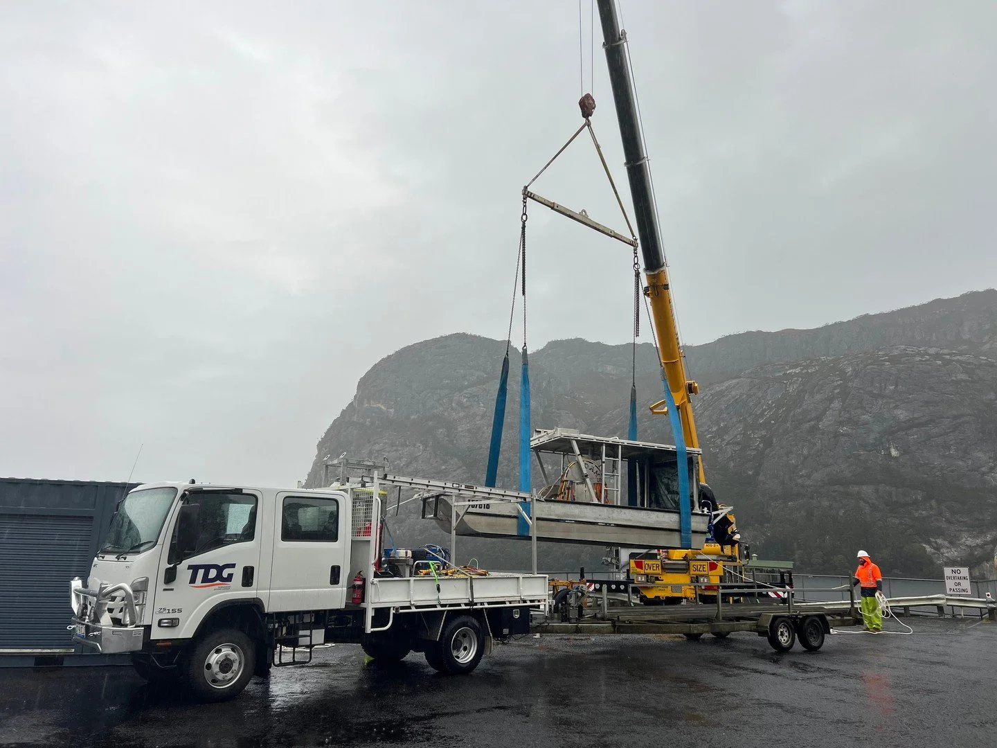 When the boat ramp is out of order / unusable we crane our vessel in.⁠
⁠
Anywhere, anytime.⁠
⁠
#tasmaniandiversgroup