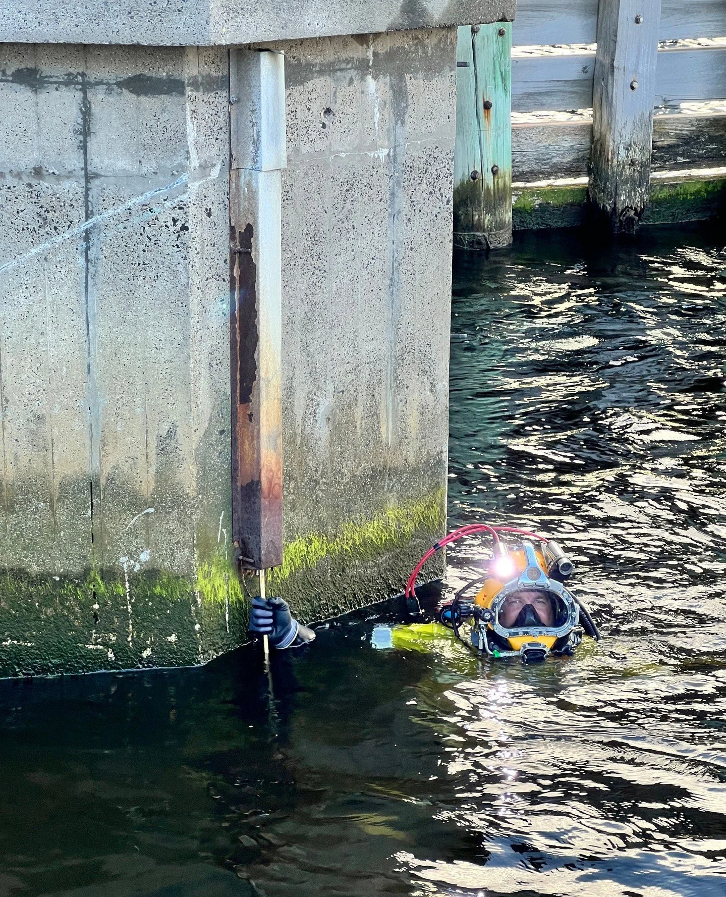 TDG playing a key role in the removal of concrete caissons from the Old Bridgewater Bridge.⁠
⁠
Complex marine construction works involving underwater core drilling for rigging installation, heavy lifting operations by the HBJV team, and supporting MC