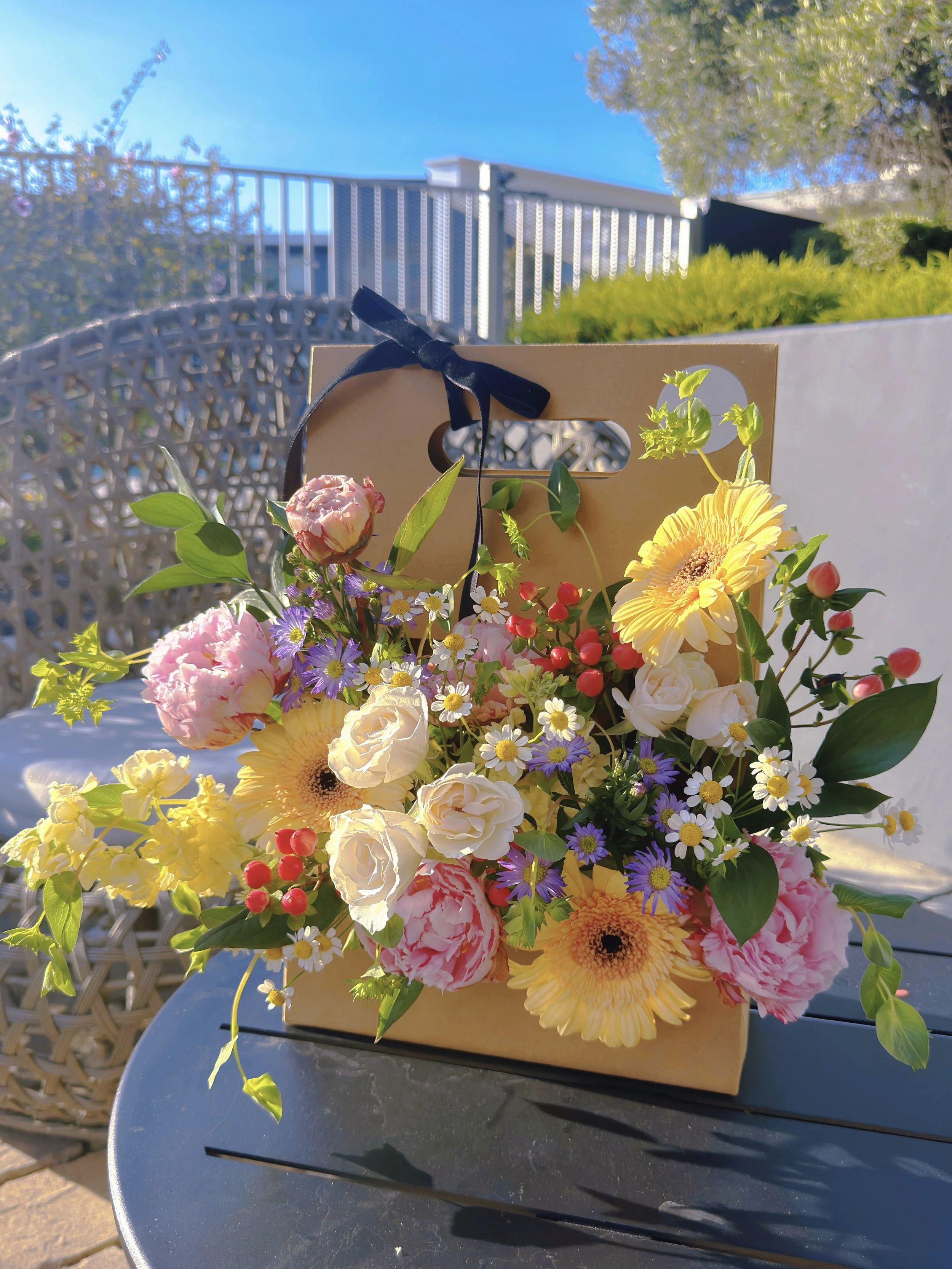 Soleil Carry Bouquet