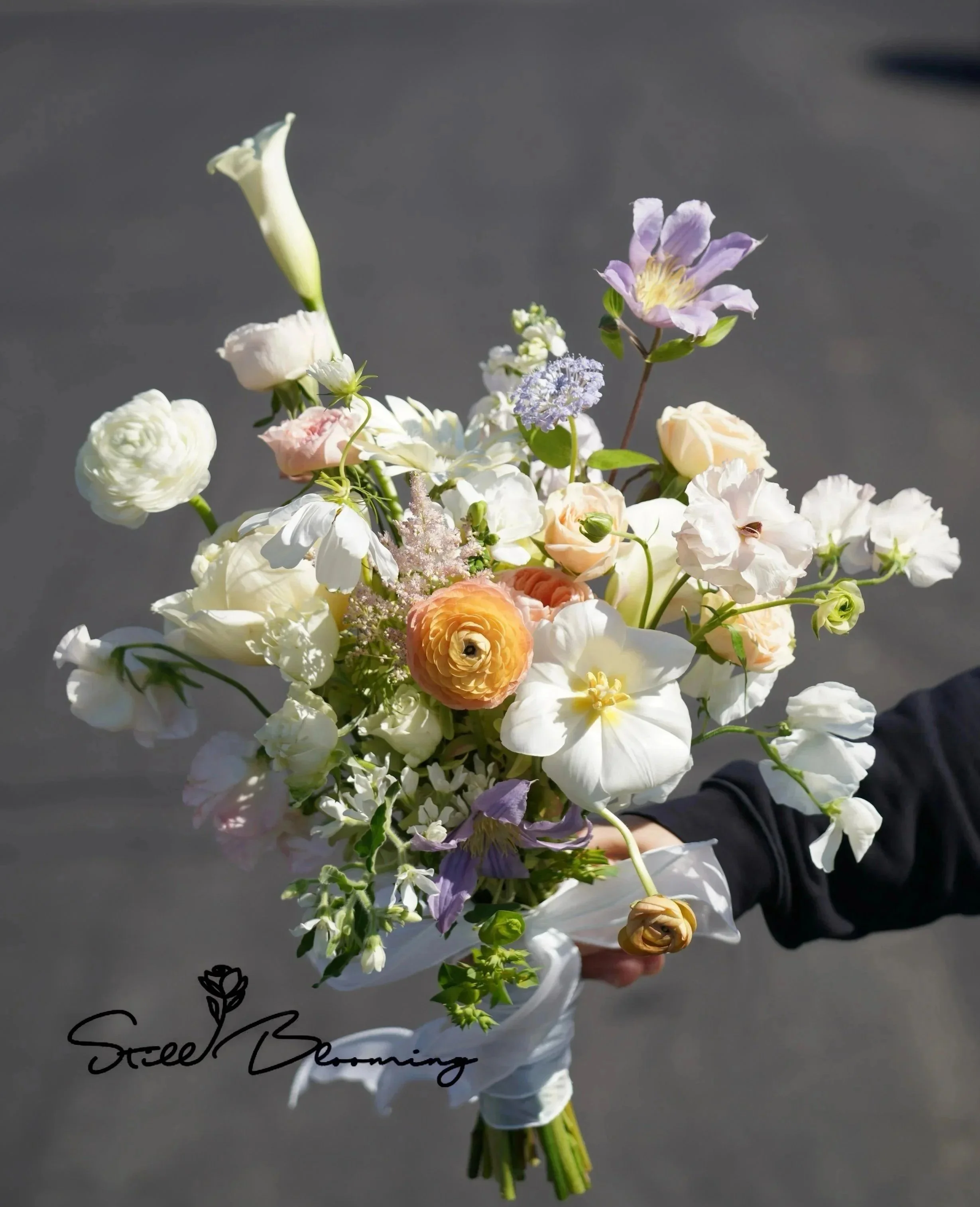 Fan-Shaped Bridal Bouquet