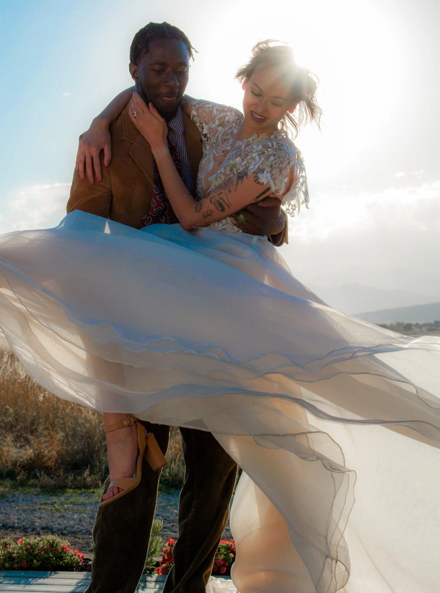 ✨Wind in her dress, warmth in his arms &mdash; moments that deserve to be relived forever.
Now booking 2025/2026 weddings &amp; elopements 💍

#ColoradoWedding #ColoradoBride #ElopementVideographer #WeddingFilmmaker #CinematicWedding #WeddingVideogra