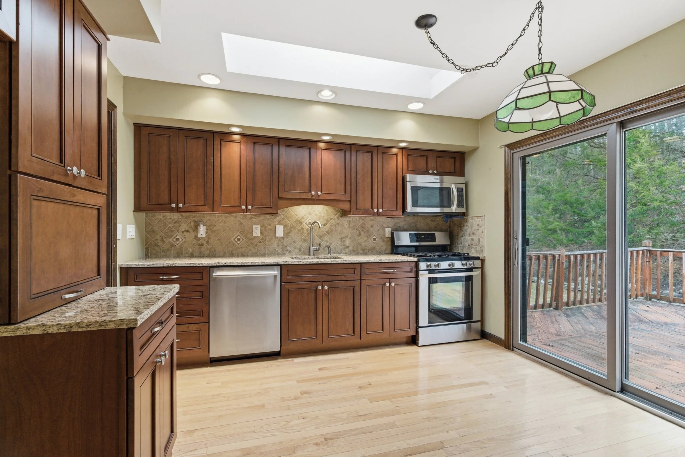 9 Hemlock - Kitchen 8054.jpg
