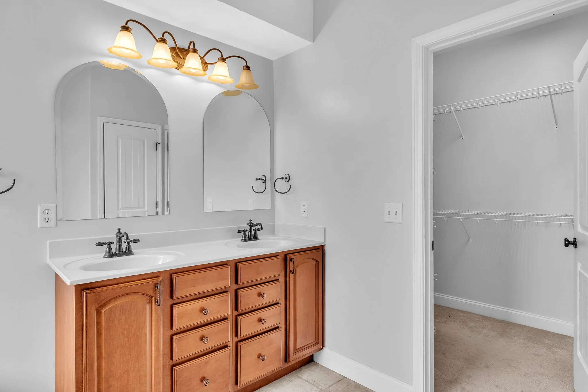 487 Lochmere Dr Interior-16.jpg