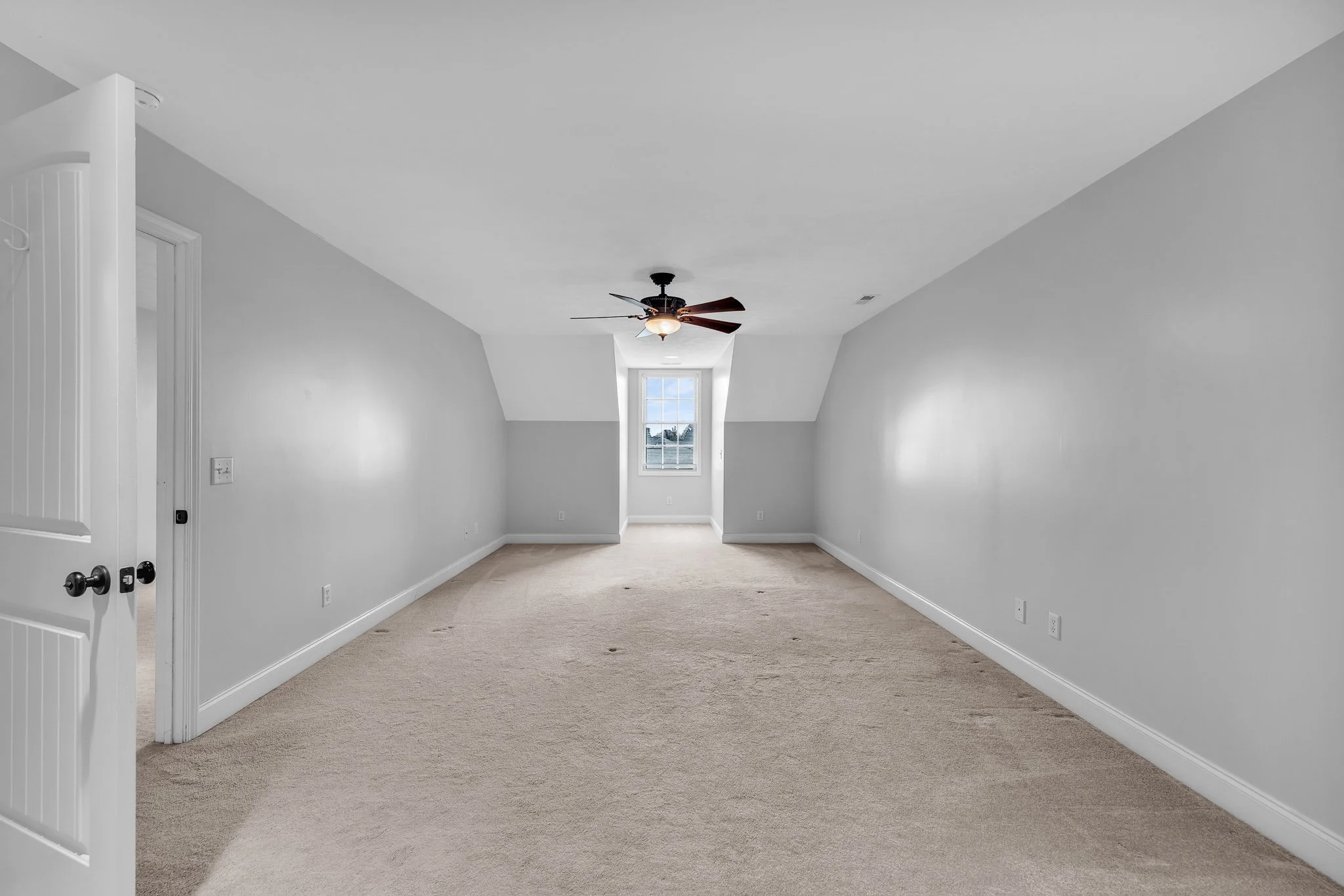 487 Lochmere Dr Interior-21.jpg