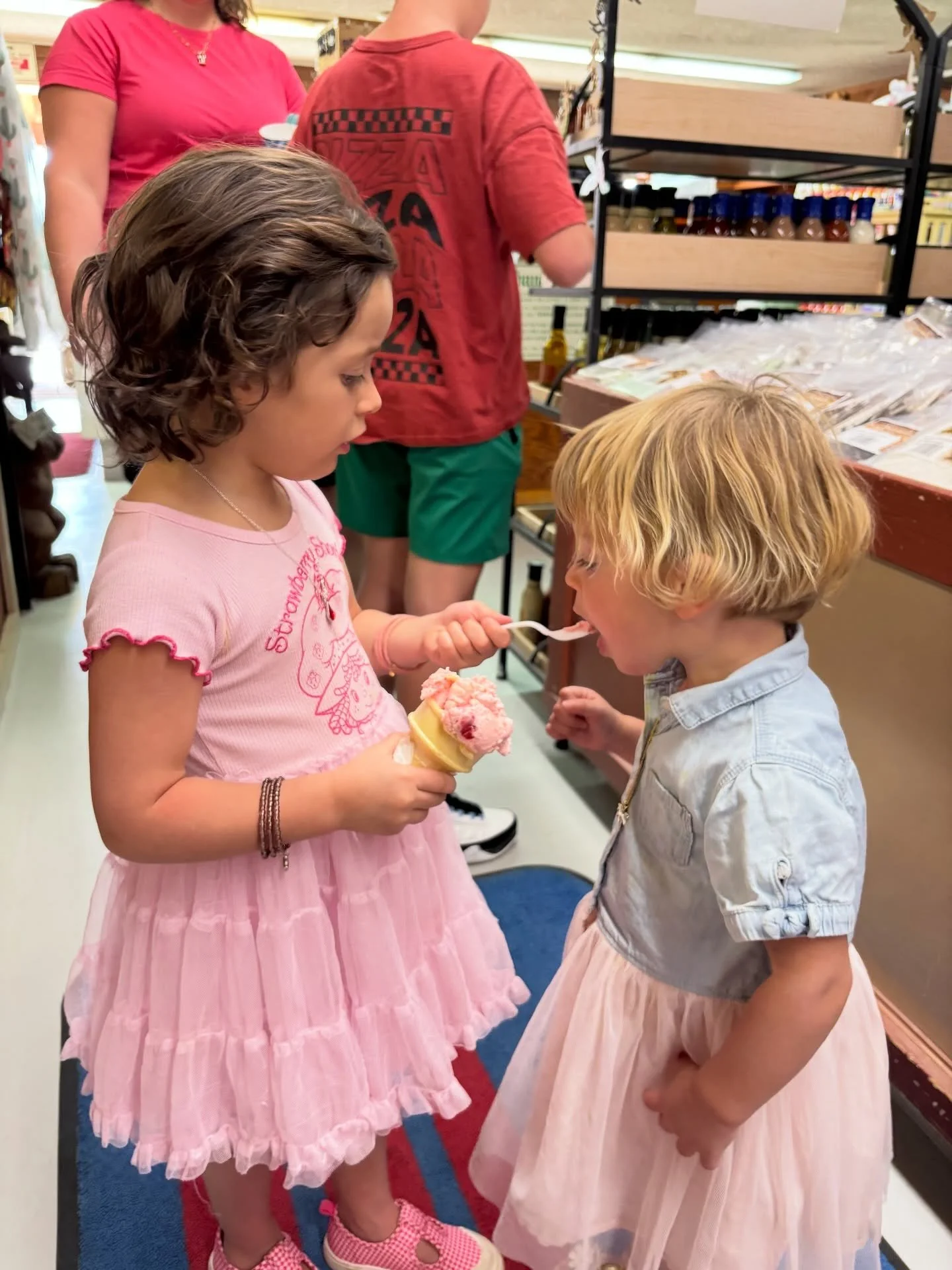 10/10 recommend vacationing at the same place as your parents. 🤍☀️

#arizona #familytime #vacation #travel #smallbusiness