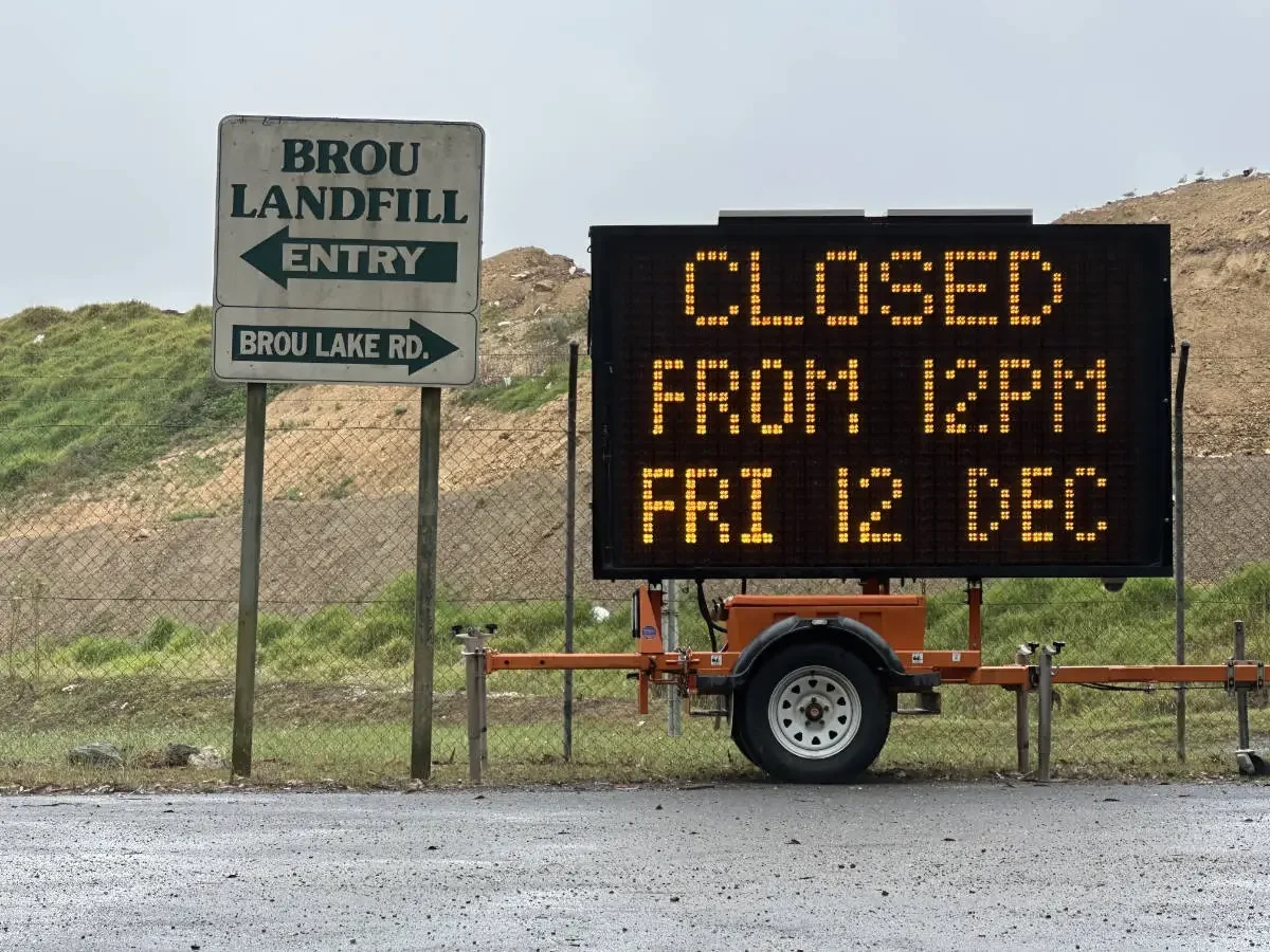 Electronic sign indicating the Brou Landfill is closed from 12 PM on Friday, December 12th.