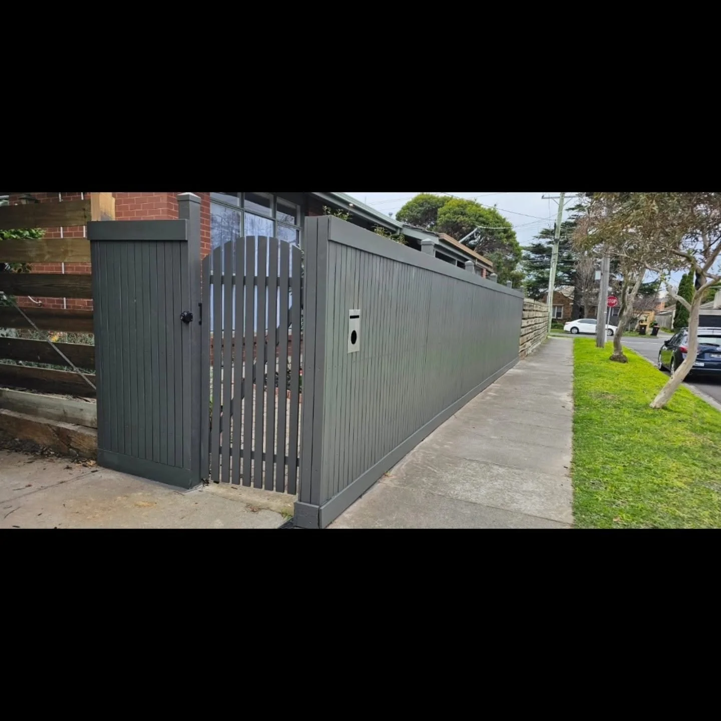 Timber fence repainting and restoration in Mentone