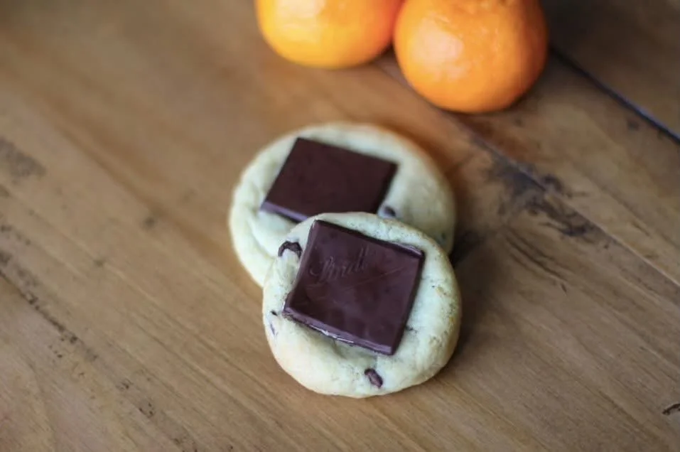 Introducing our Seasonal Sourdough Chocolate Chip Orange Cookies 🍊🍫 The combination of orange zest + a Lindt Orange Chocolate Square on top takes this cookie to a whole new level. 

✨Each month, starting in January, we will be featuring two new Sou