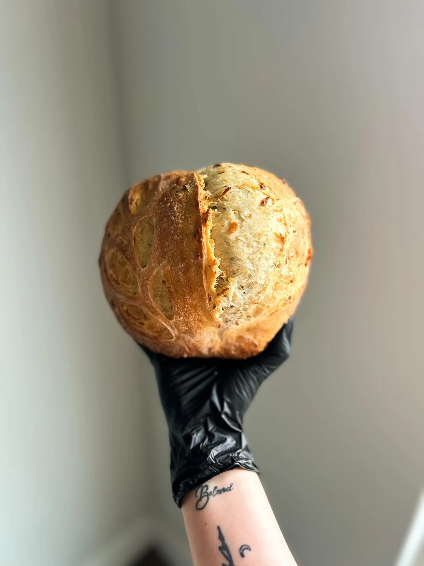 Fun fact: I have been trying and trying and TRYING to perfect my loaves lately. From inclusions to just straight up loaf I always feel like something makes them look inconsistent. I had such a win in the kitchen today prepping a million loaves (okay,