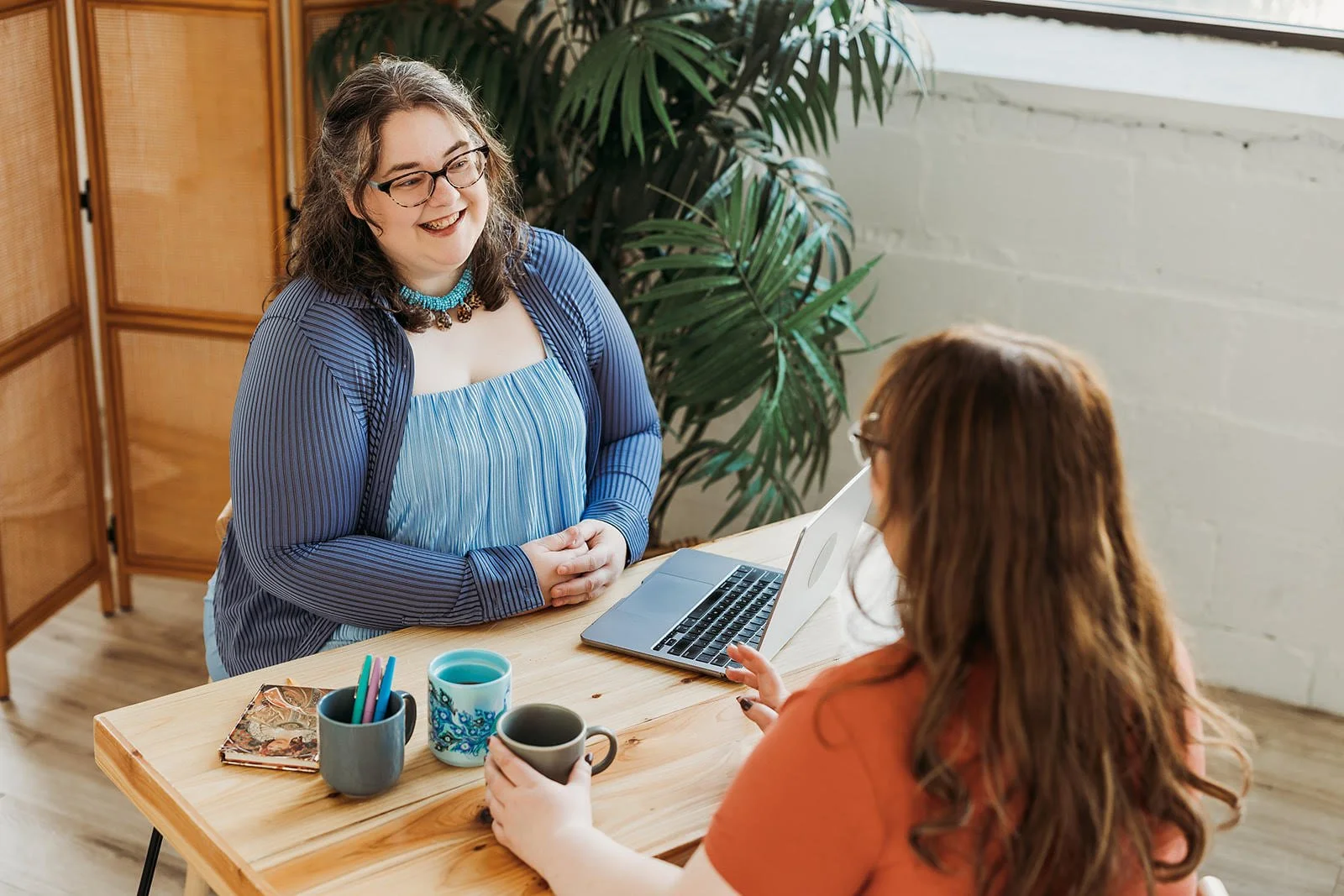 The owner of Amplified Outcomes, Kara Ferguson working with a client on their positioning strategy