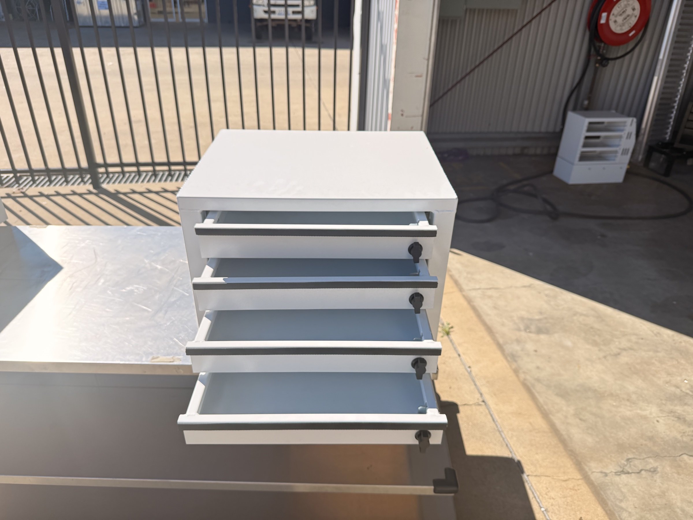 4-drawer-unit-white-IMG_1164.jpg
