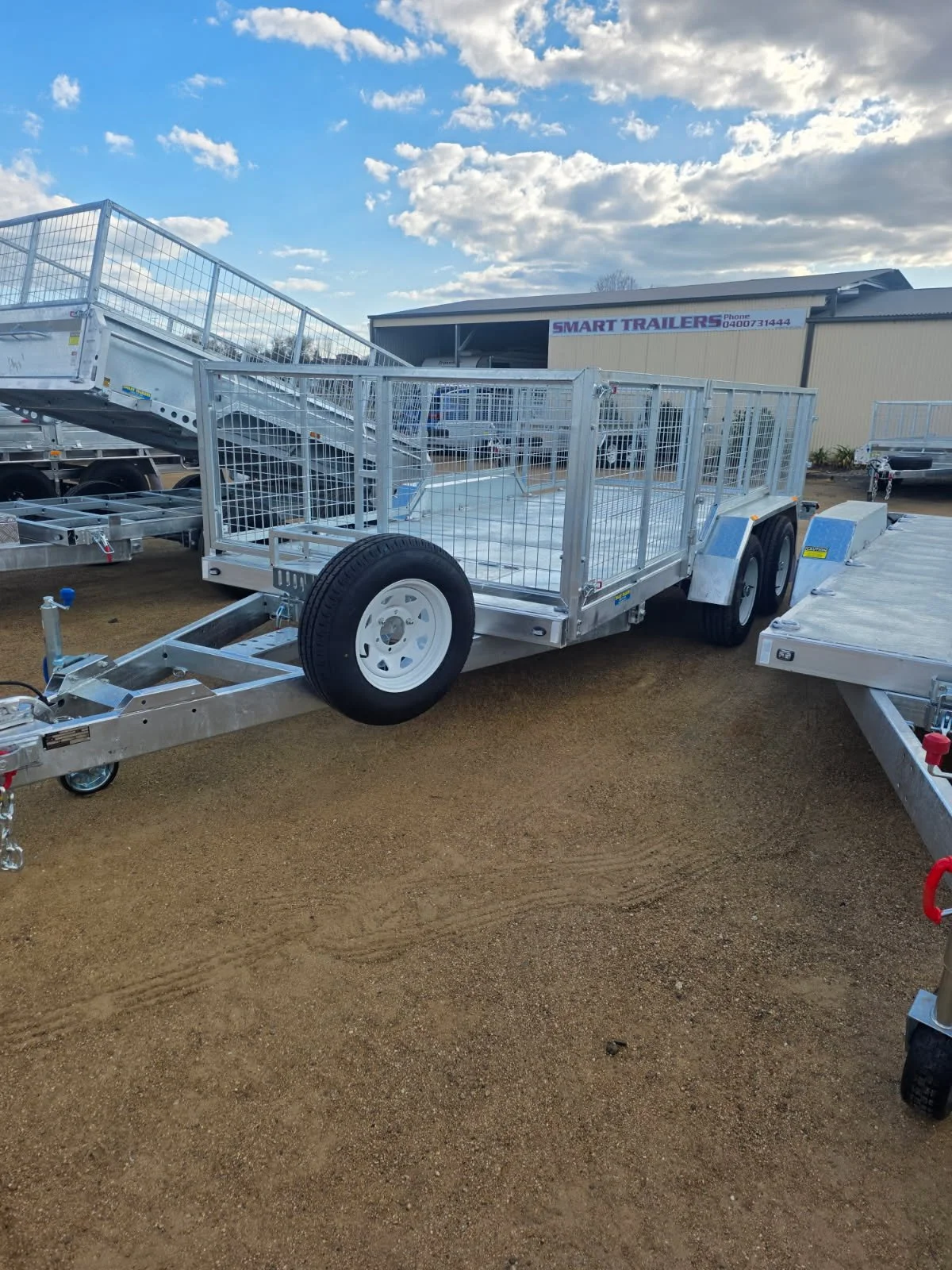 5x2 car trailer with cage HD.jpg