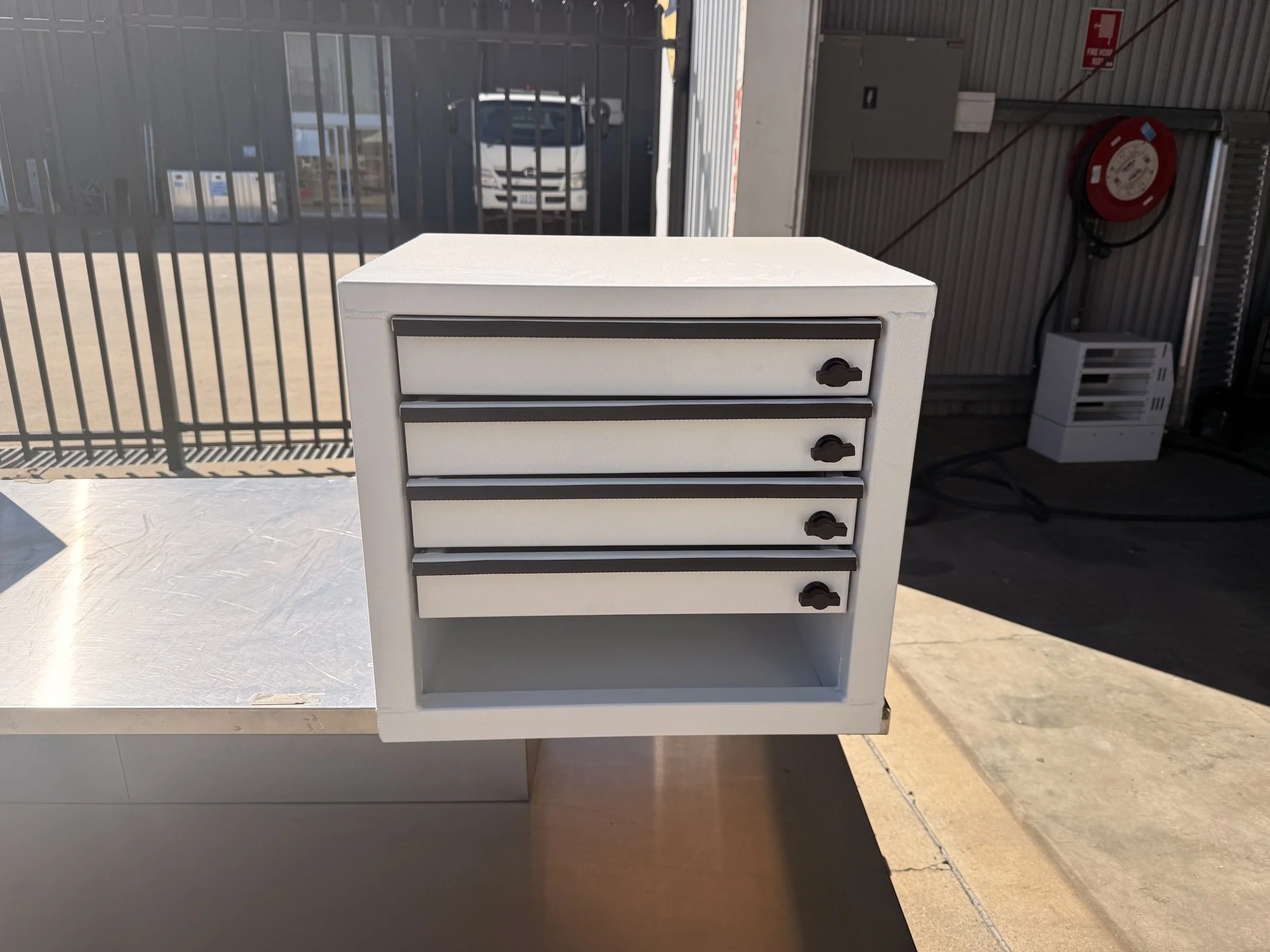 4-drawer-unit-white-IMG_1168.jpg