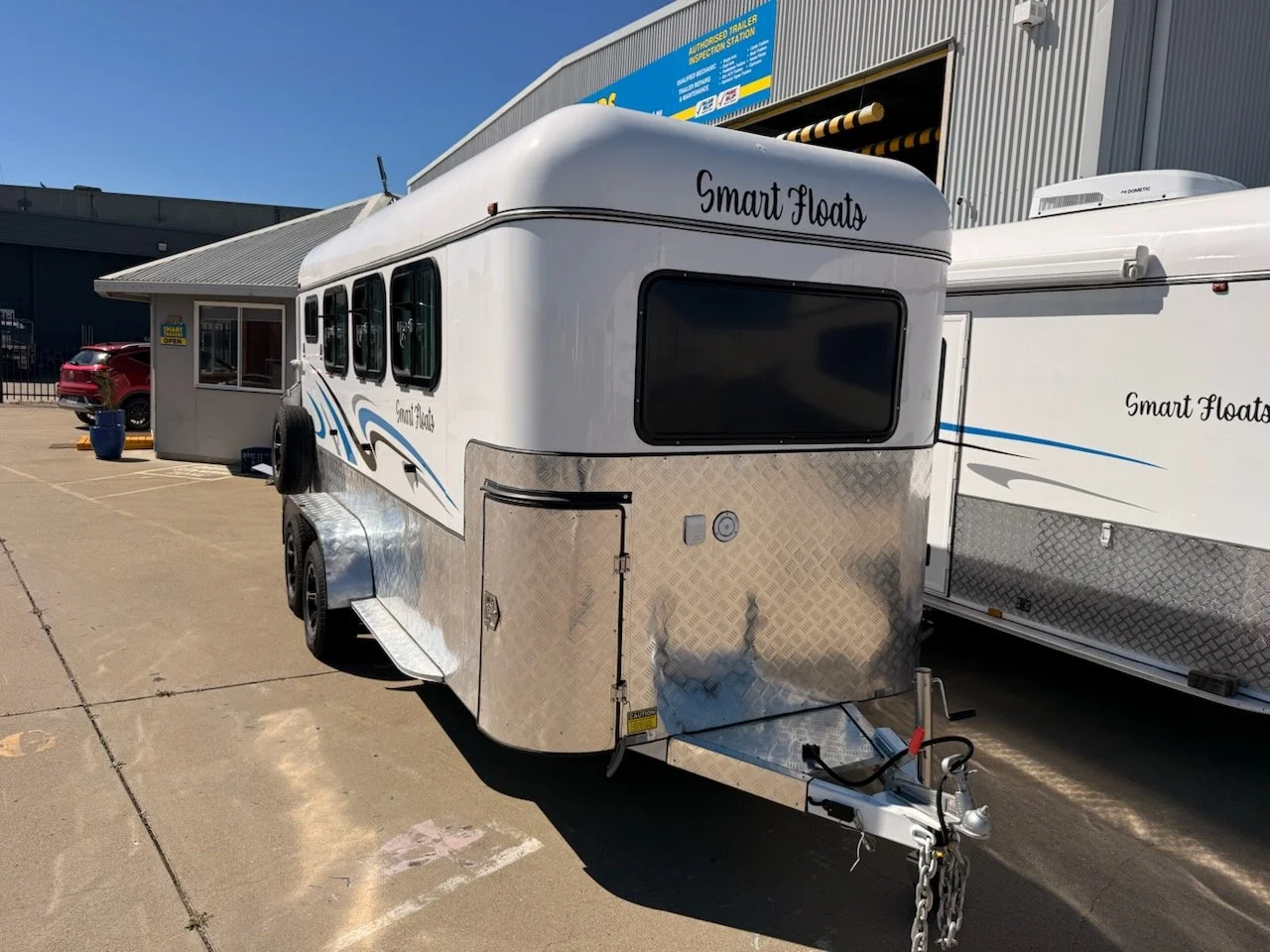 3HAL Deluxe Horse Float with Bed Over Cupboards
