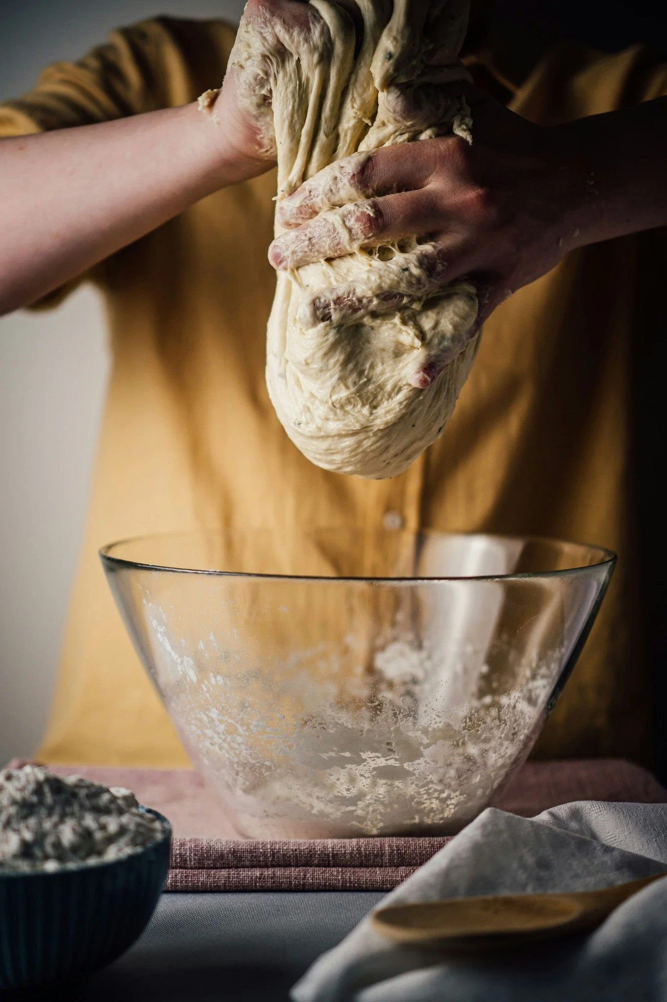 Sourdough Sunday. Because apparently, I'm leaning into my millennial hobby era. ✨

There's somehting grounding about it: feeding the starter, waiting for the rise, trusting the process. My favorite part is watching it become something, messy stages a