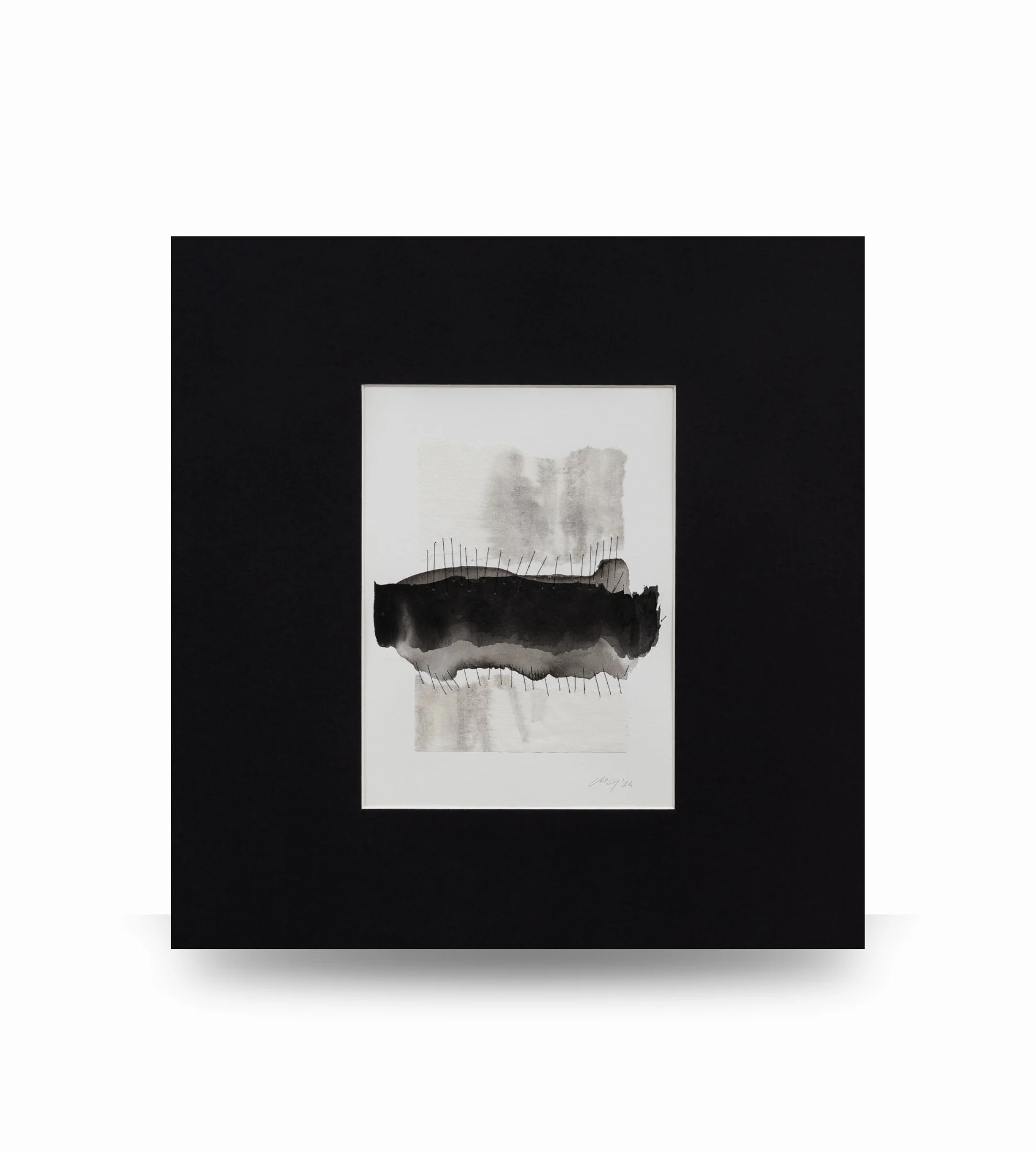 La memoria se hilvana despacio, obra de collage de Mónica Gagliardi realizada con papeles, tinta y bordado con hilo de papel.