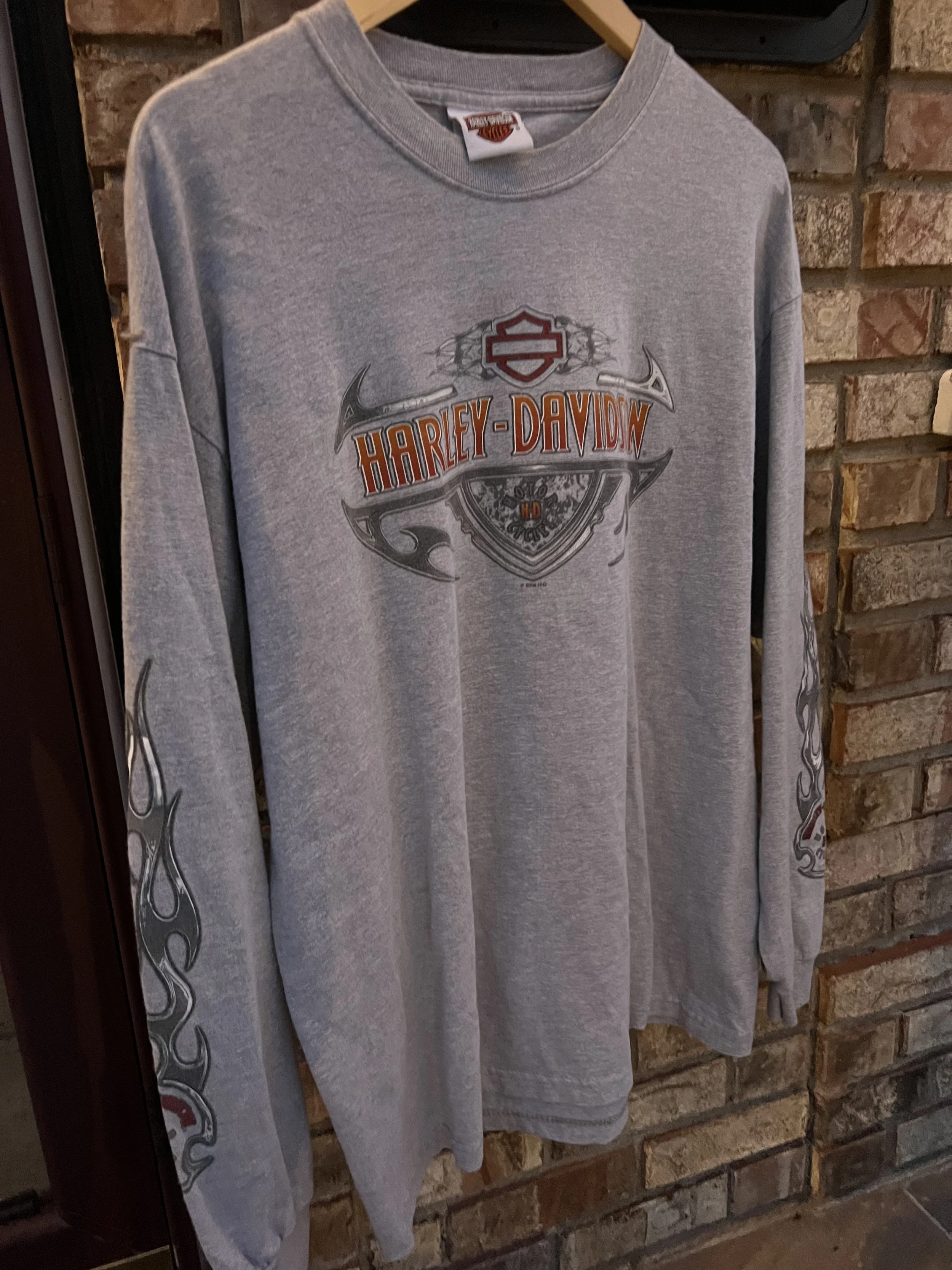 Vintage Grey 2007 Harley Long Sleeve with sleeve hits