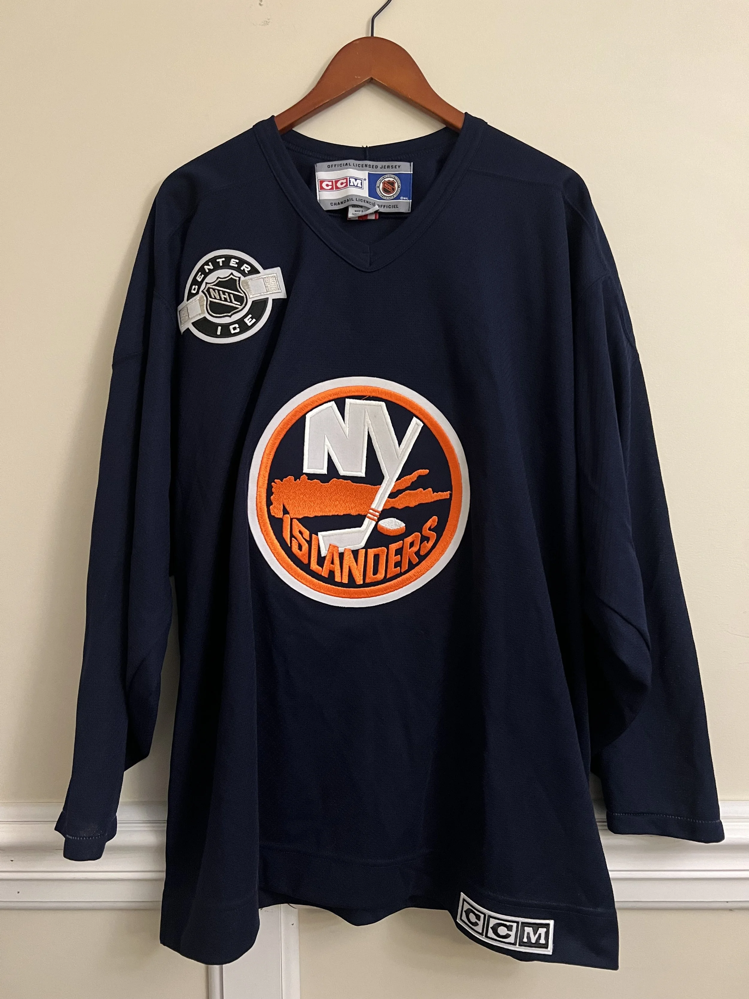 Vintage New York Islanders CCM Jersey Mens NHL Center Ice Hockey Jersey Y2K