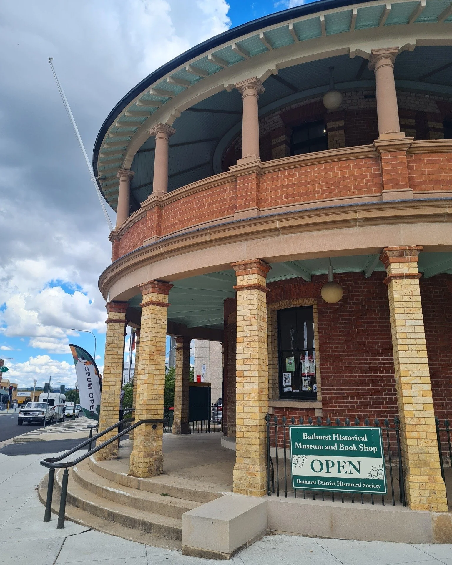 The outside of the museum building, the east wing of the Bathurst Courthouse.