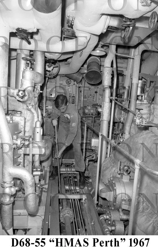 HMAS Perth 1967 D68-55.jpg