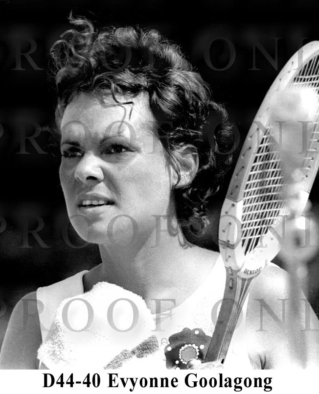 Evyonne Goolagong portrait D44-40.jpg