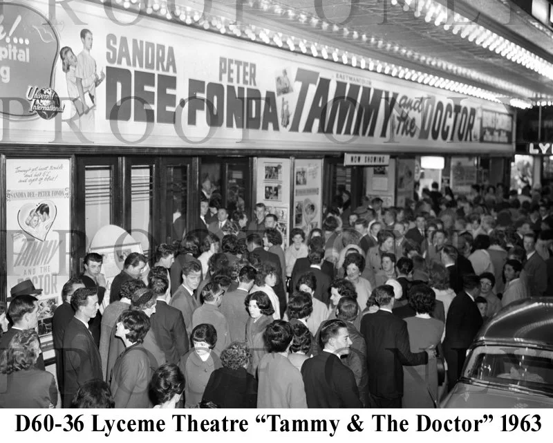 Social Lyceme Theatre Universal 1963 D60-36.jpg
