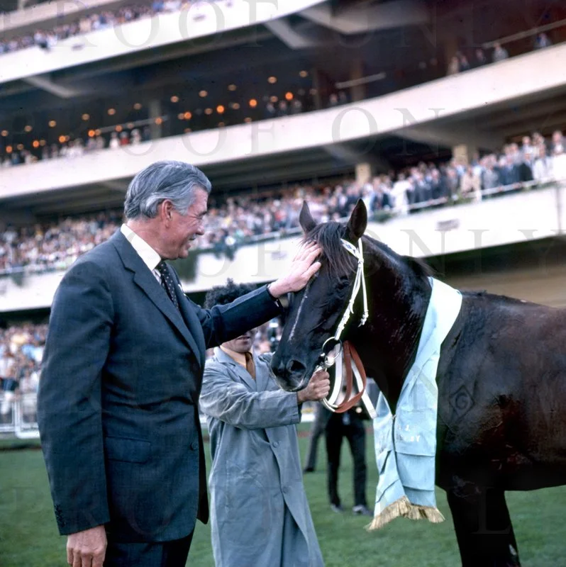 D34-142 Sir Rodden Cutler & Lord Nelson.jpg