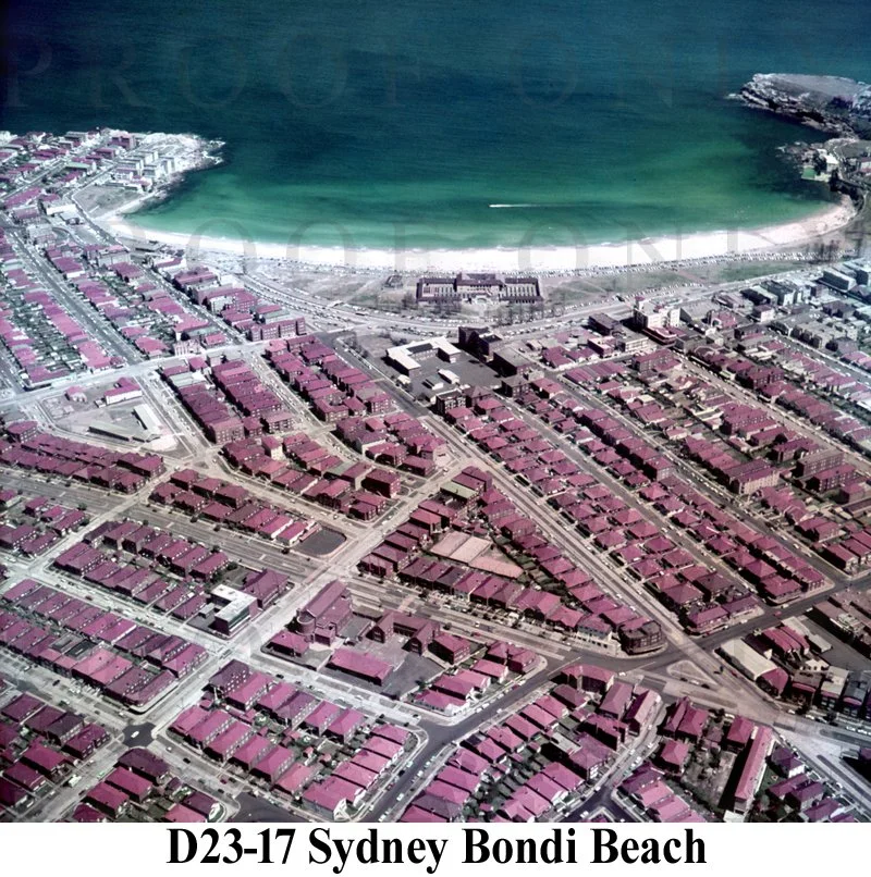 D23-17 Sydney Bondi Beach.jpg