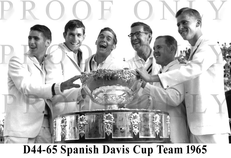 ITALIAN DAVIS CUP TEAM WITH THE CUP 1965 D44-65.jpg
