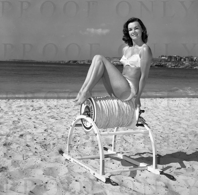 Fashion Bondi Beach Girl 1964 D68-22