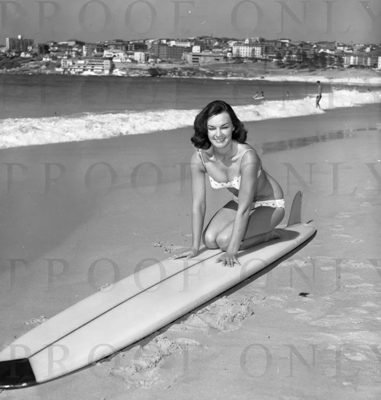 Fashion Bondi Beach Girl 1964 D68-21