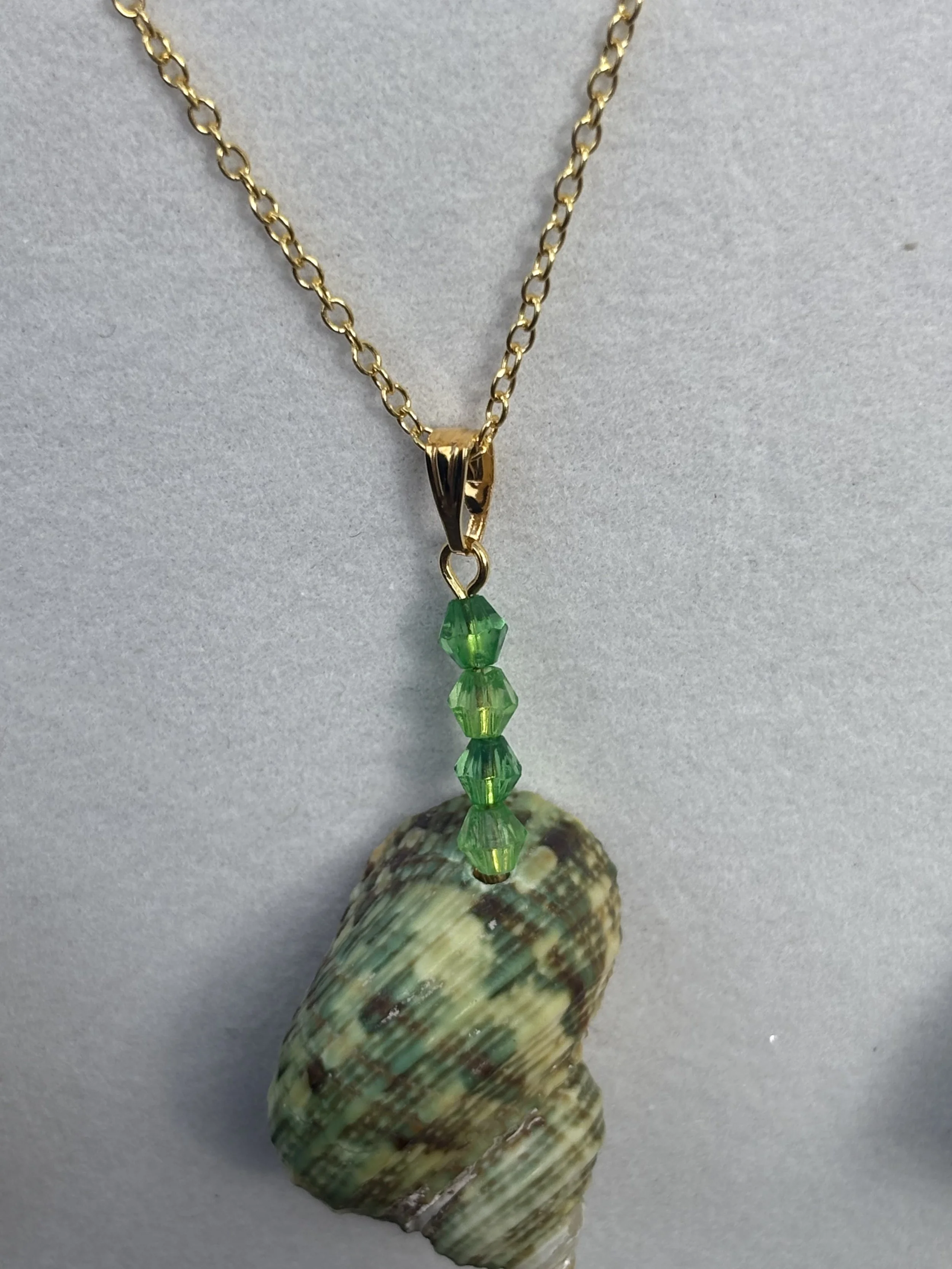 Green Beaded Shell Necklace (Gold)