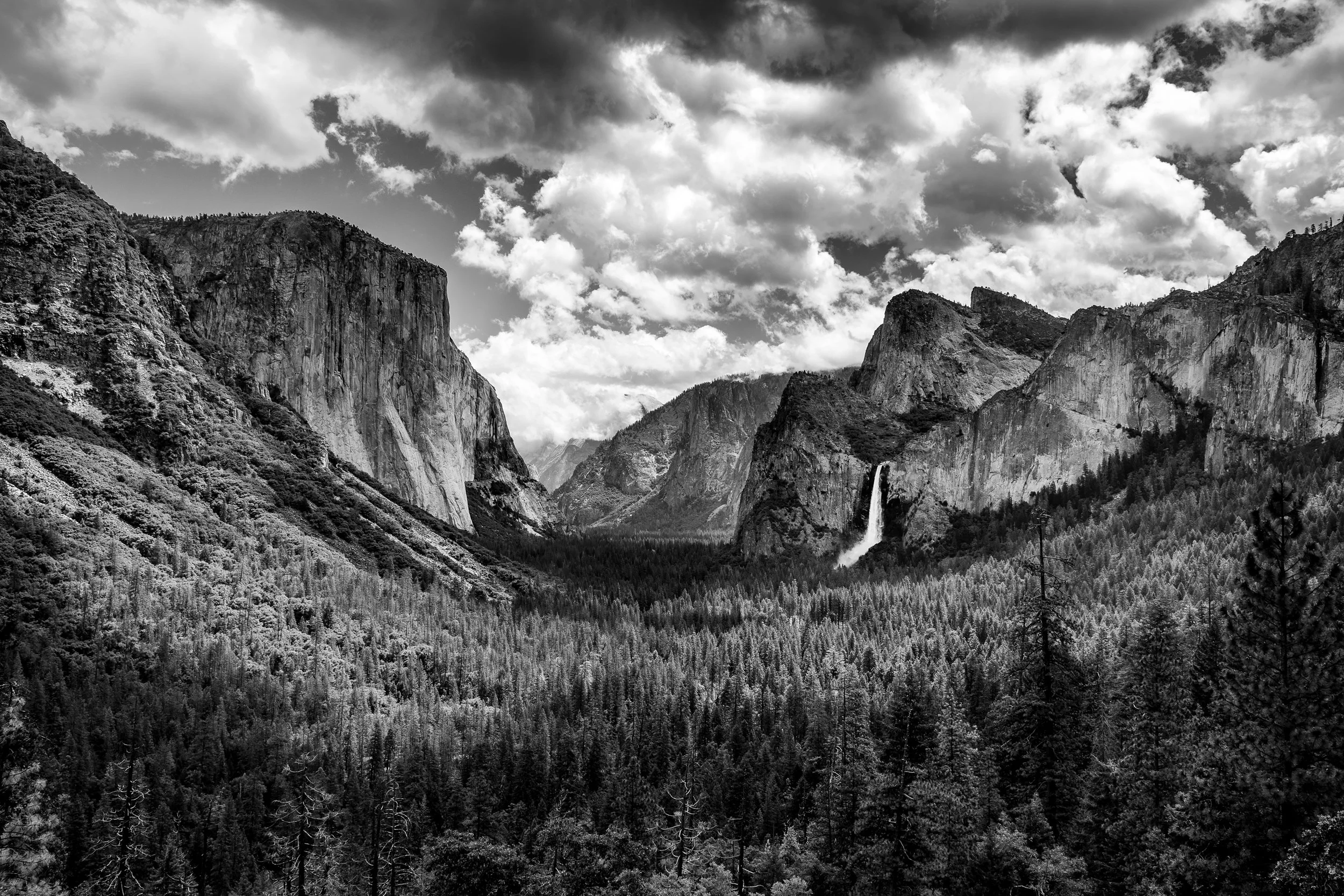 yosemite-tunnel-view-day-bw.jpg