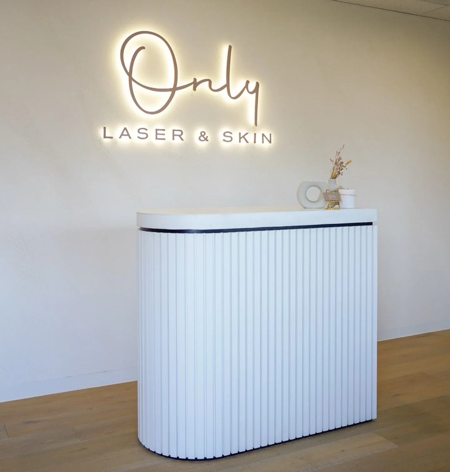 A calm space for treatments - with a personality that feels confident, composed, and quietly luxurious 🤭✨ 

www.onlylaser.com.au