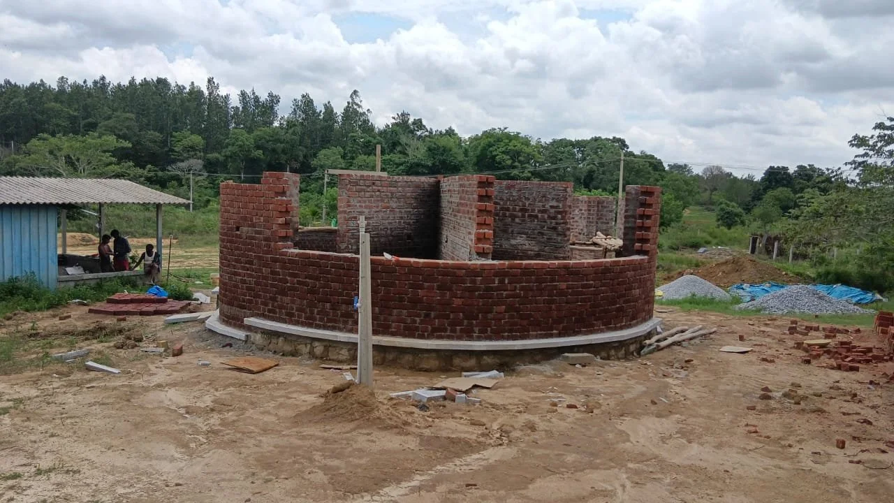 Wall laying (view from back) [photo by contractor]