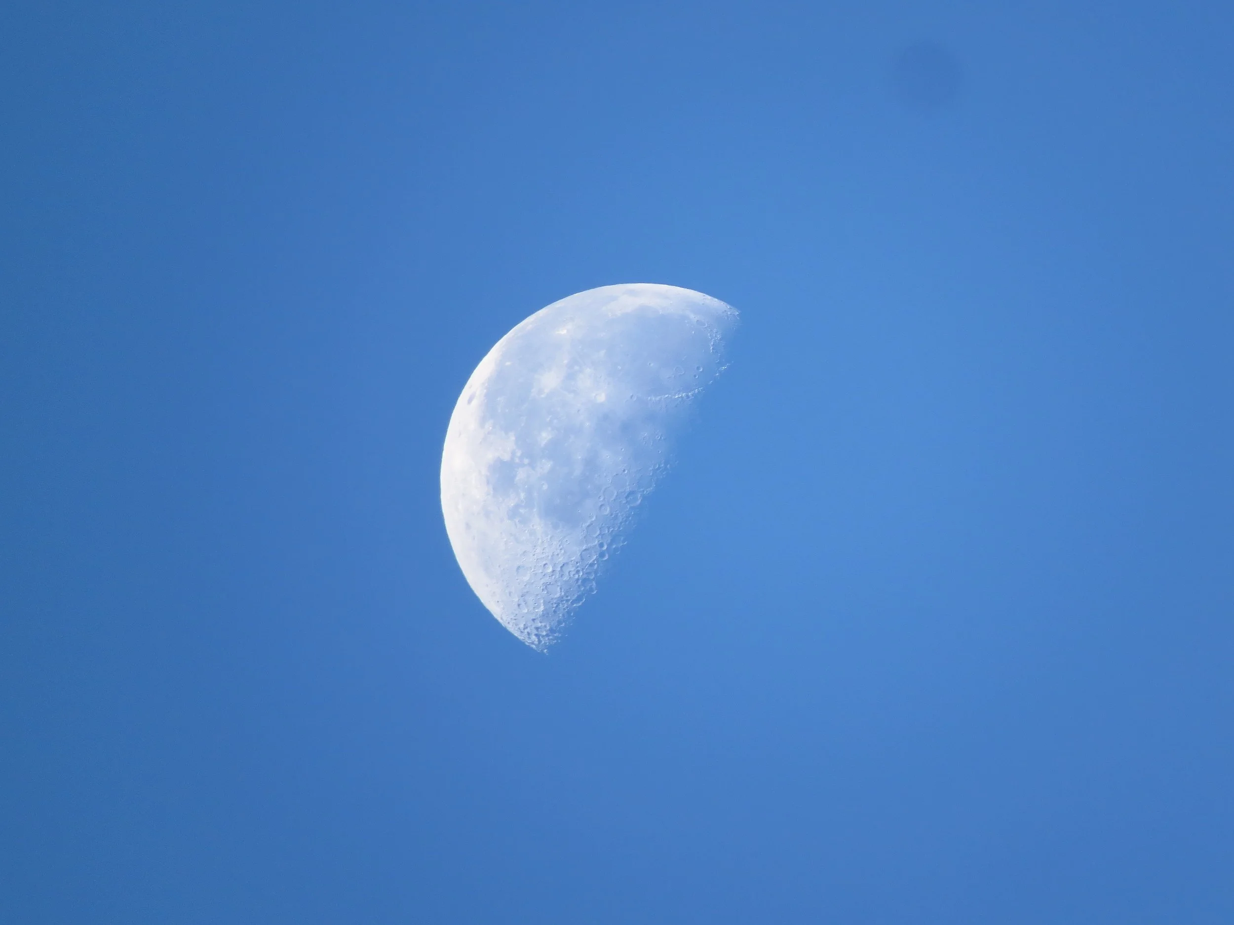 First quarter moon, Lucknow