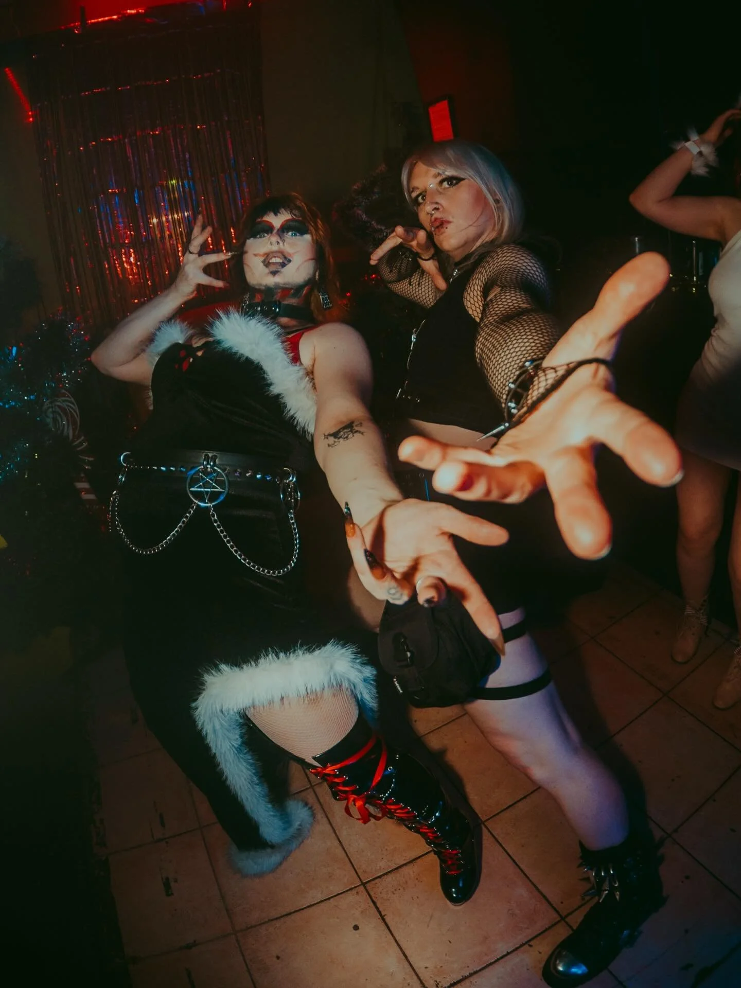 Merry Christmas ya filthy CUBS 🧸 💗

Full album from our final party now live - Smooch your loved ones and stay safe this holiday season ✨

📸 @hightidevisual