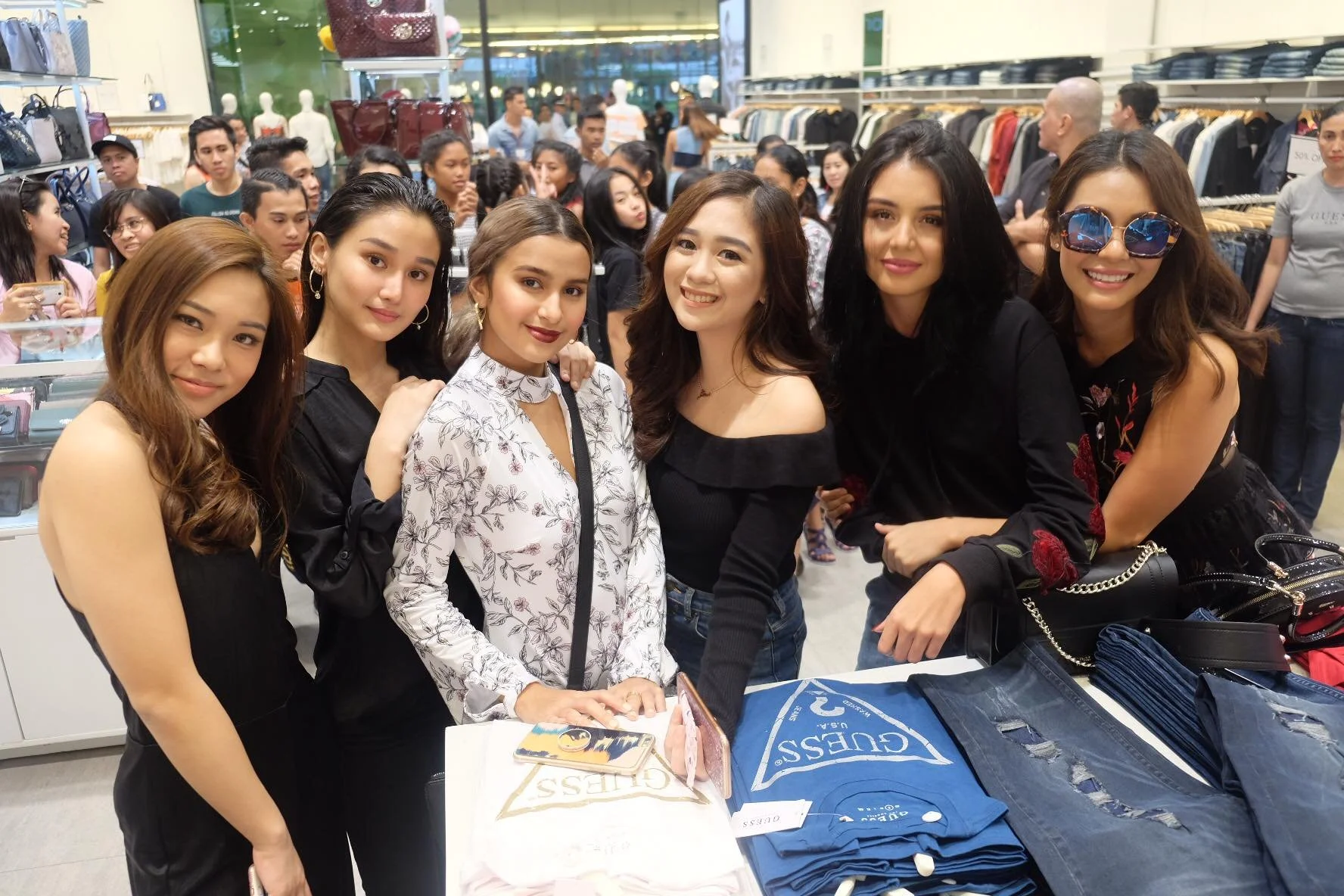 engage-loveguess-sinulog-cebu-girls.jpg